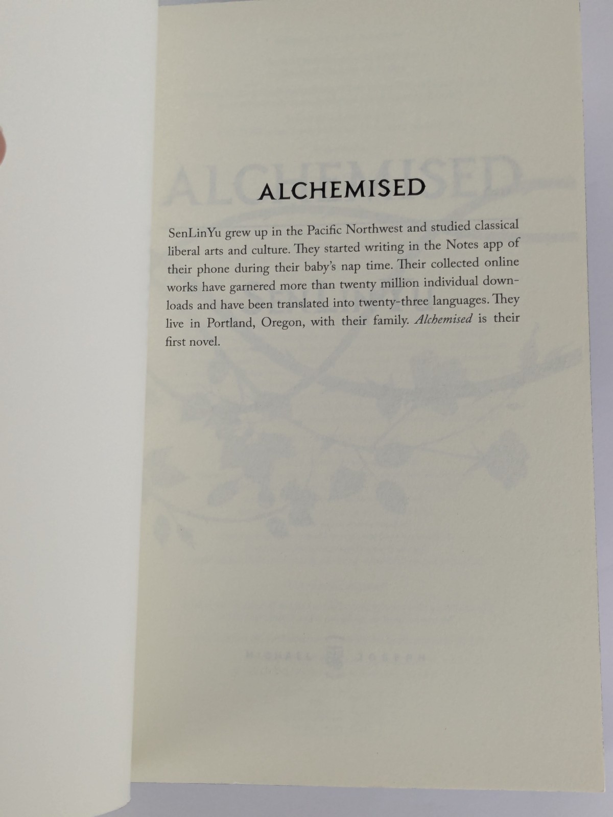 Alchemised by SenLinYu (Paperback) Sprayed Edges 2025