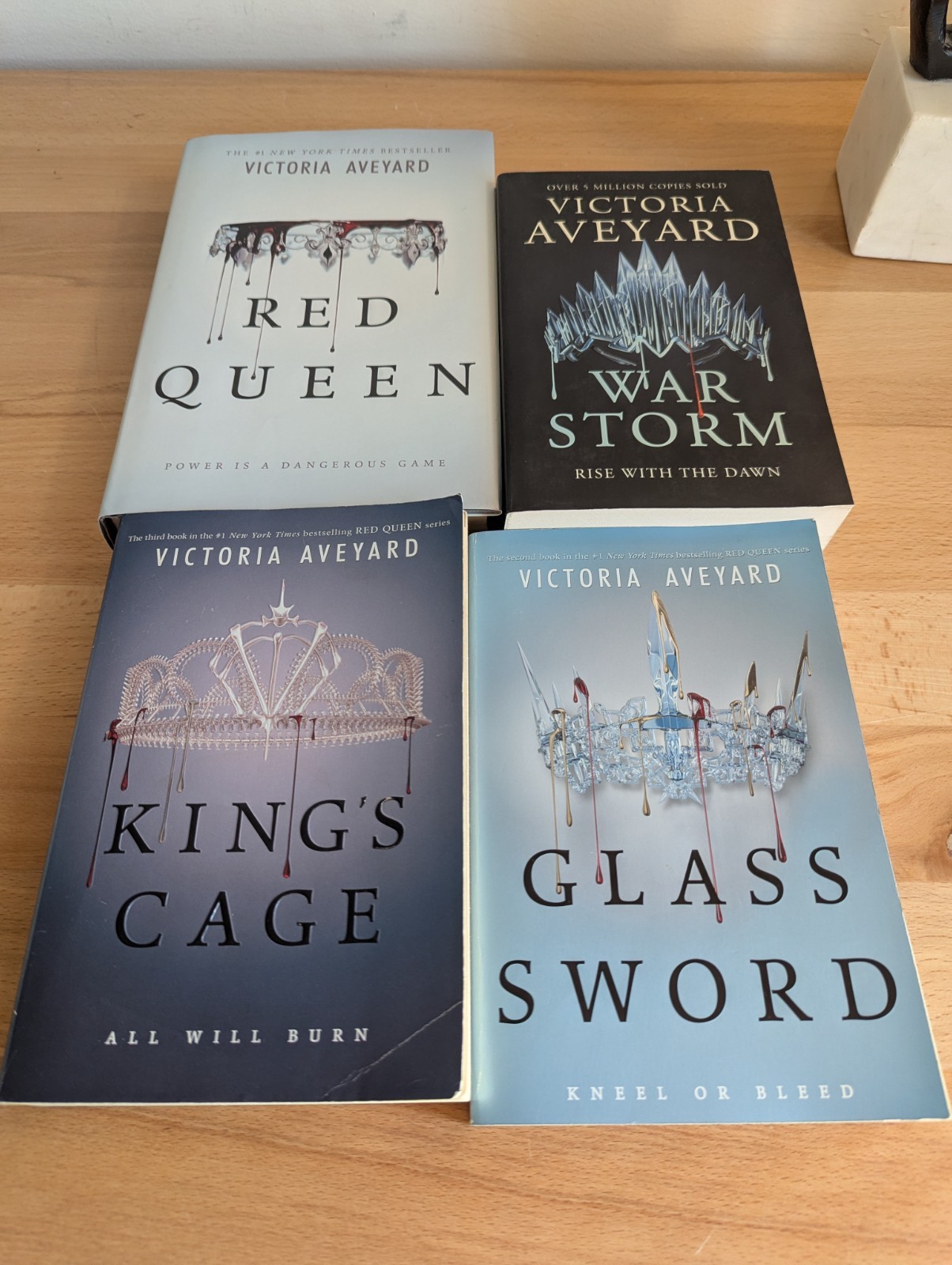 Red Queen Series By Victoria Aveyard Paperback Books Complete 1-4 PB & HC