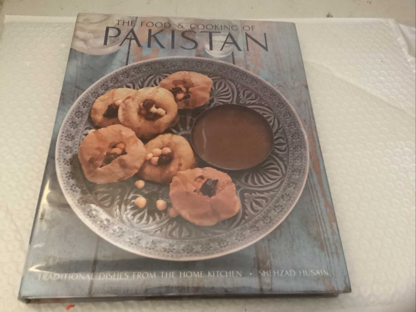 Food and Cooking of Pakistan: Traditional Dishes From the Home Kitchen HC