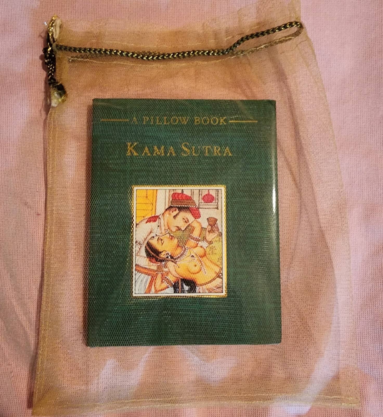 Kama Sutra: A Pillow Book – 0062508318, hardcover, Mallanaga Vatsyayana, new
