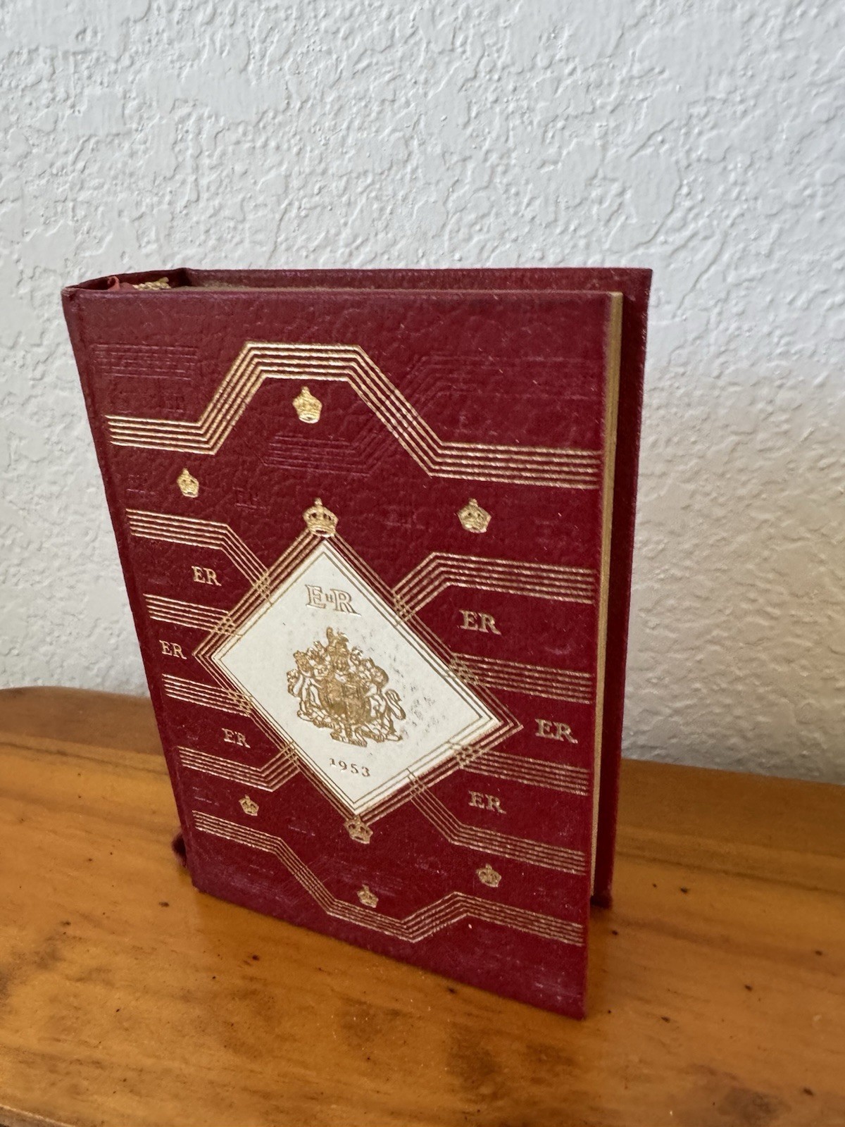 The Oxford Miniature Coronation Bible E-R 1953 Ruby Red Gilt
