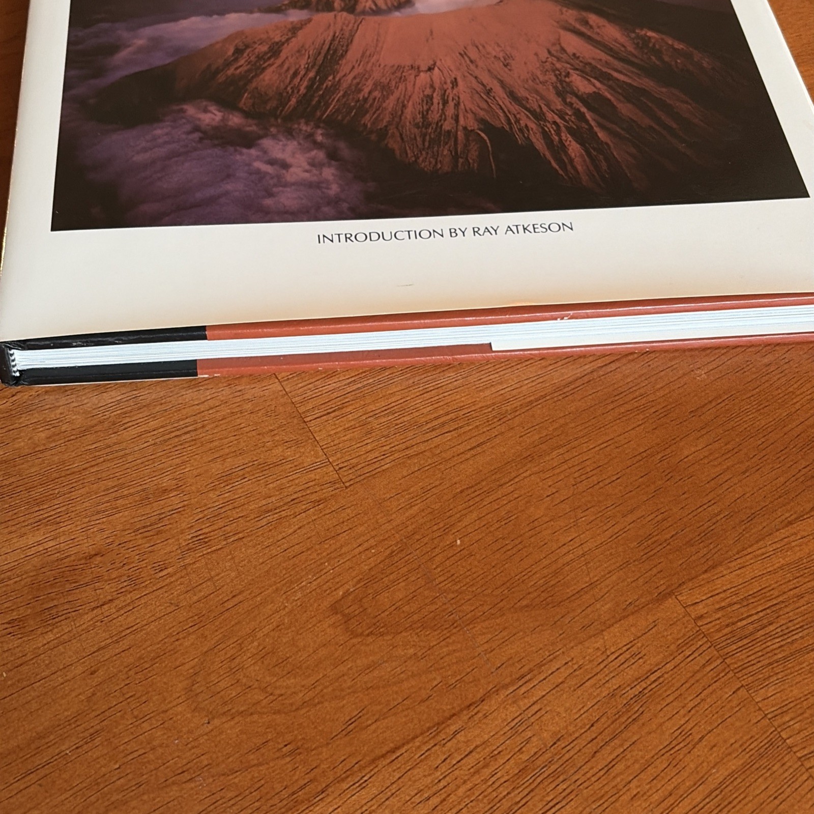 Mount St. Helens: A Changing Landscape by Chuck Williams And Ray Atkeson