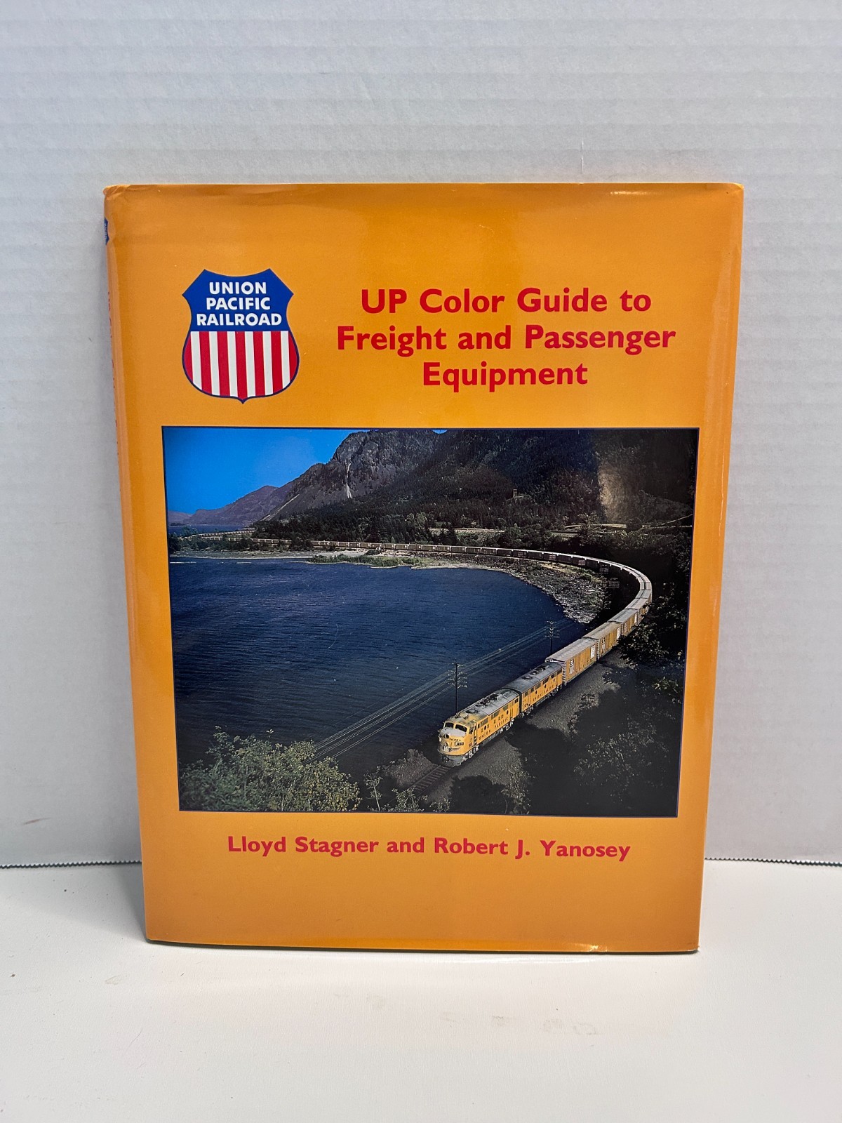 UP (Union Pacific) Color Guide to Freight and Passenger Equipment HC/DJ