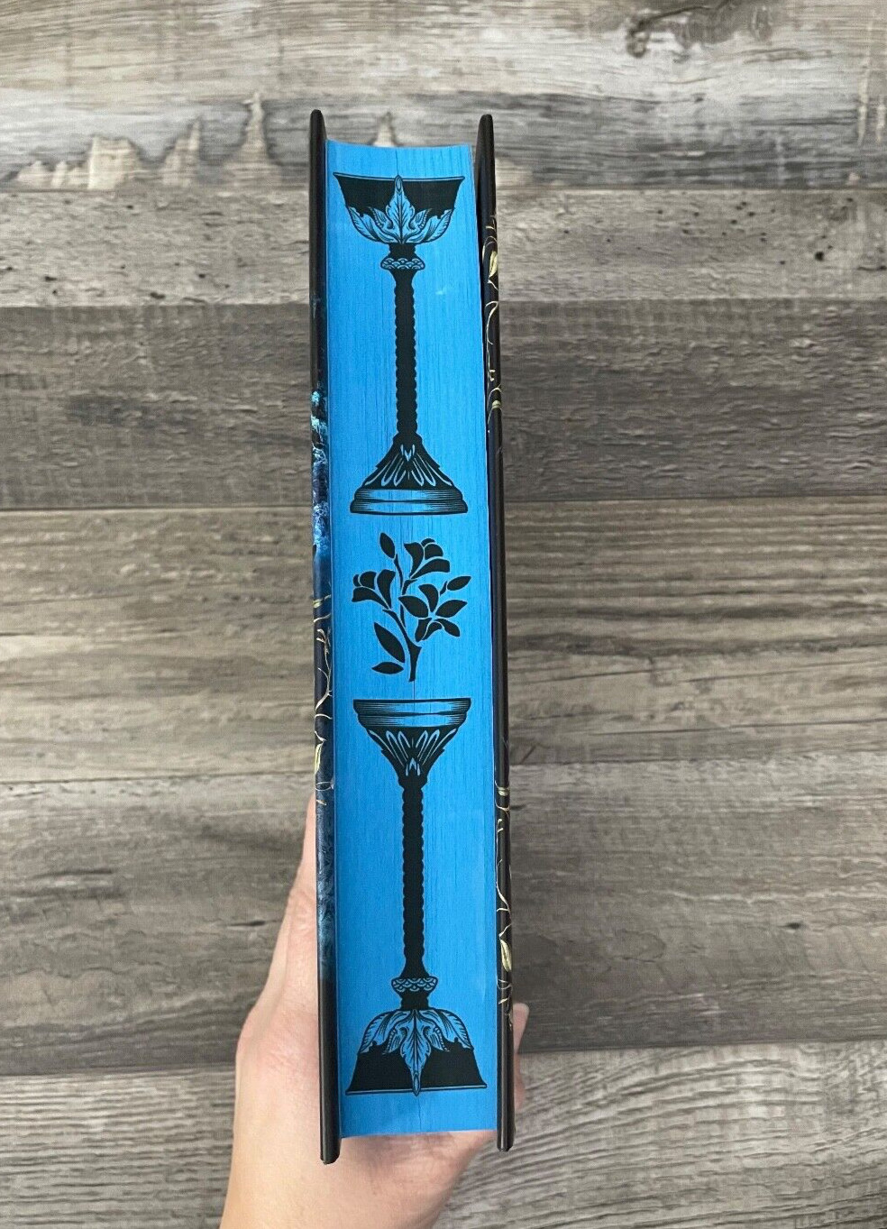 Waterstones THRONE OF SECRETS Kerri Maniscalco SPRAYED EDGES UK 1st/1st