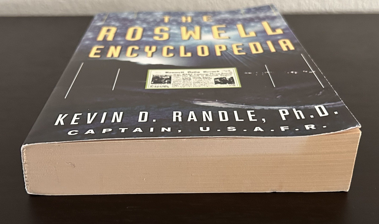 THE ROSWELL ENCYCLOPEDIA by K. Randle – FIRST EDITION Paperback 2000