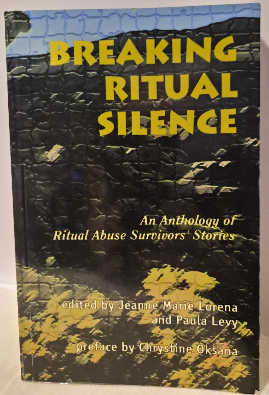 Breaking Ritual Silence: Lorena & Levy Very Good (see photos:)