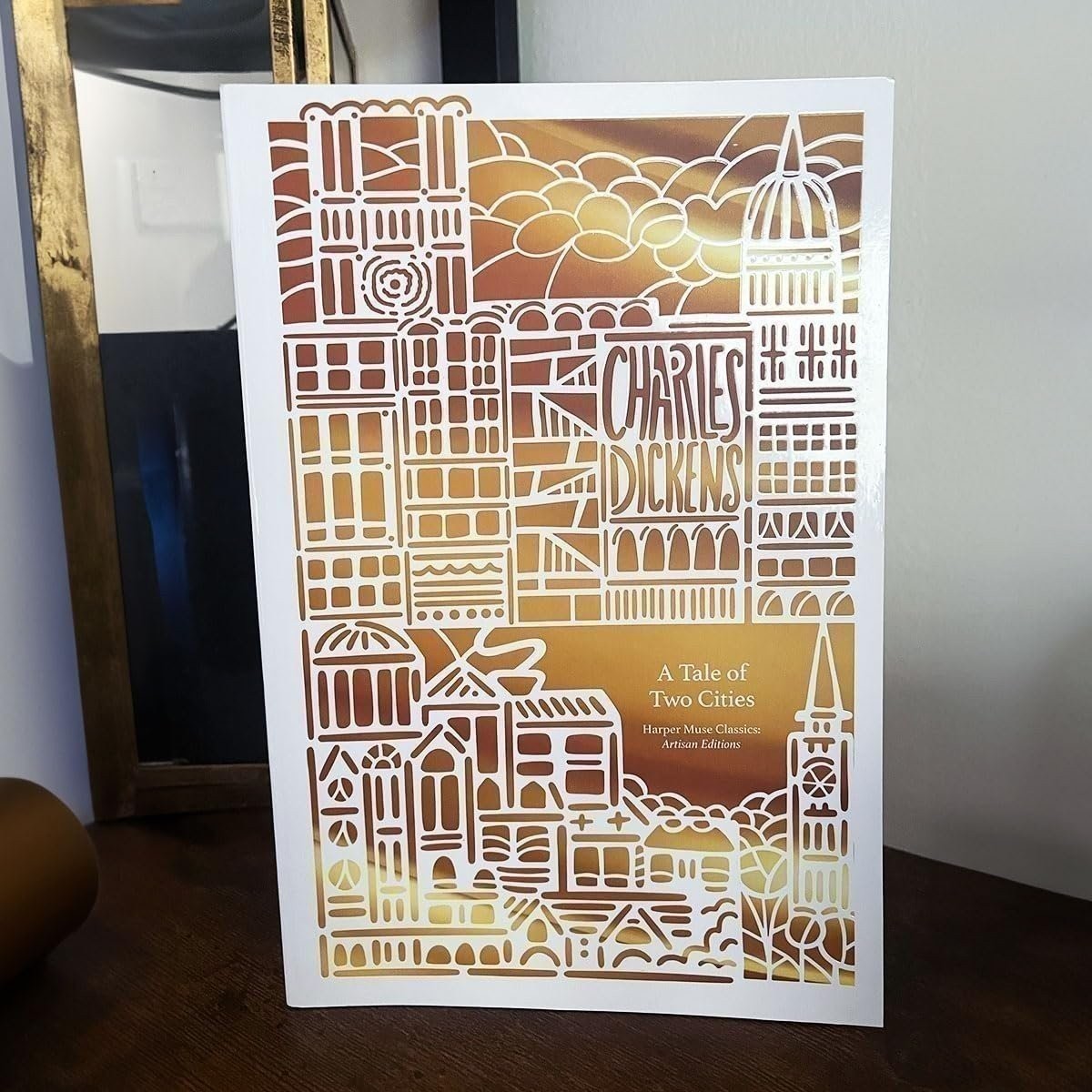 A Tale of Two Cities (Artisan Edition) (Harper Muse: Artisan Edition)