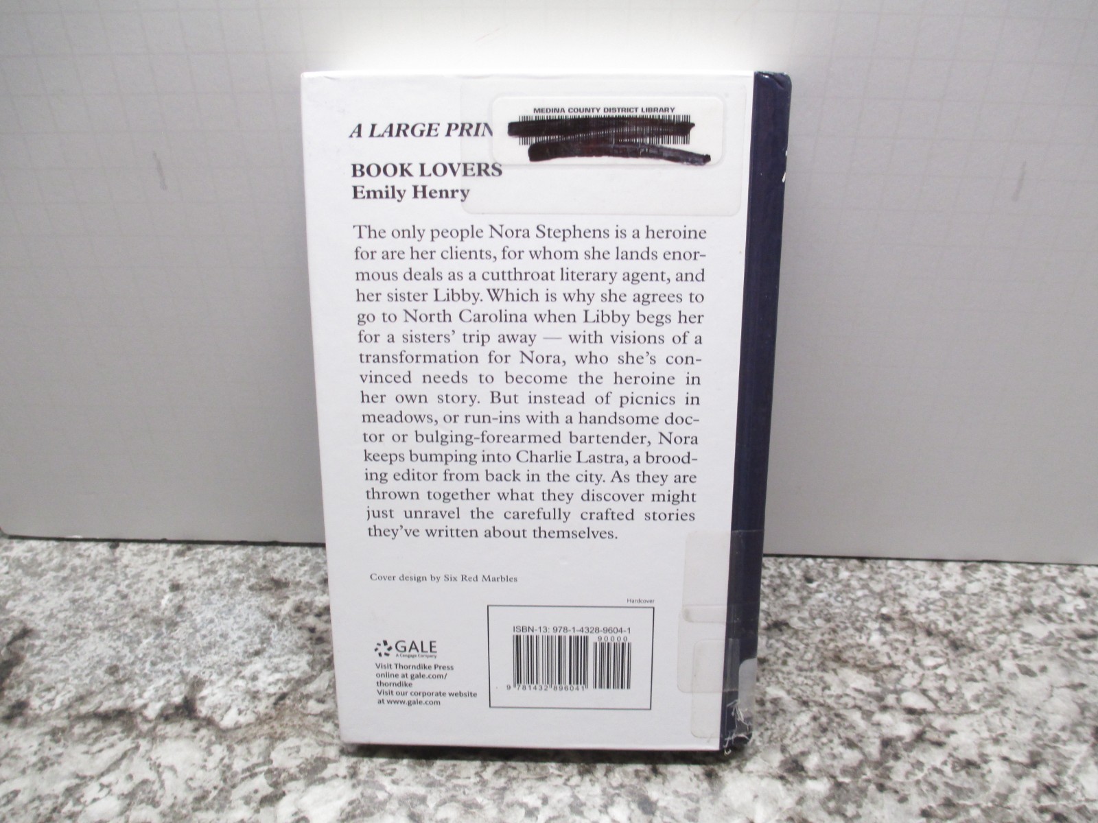 Book Lovers : Large Print – Emily Henry – Hard Cover