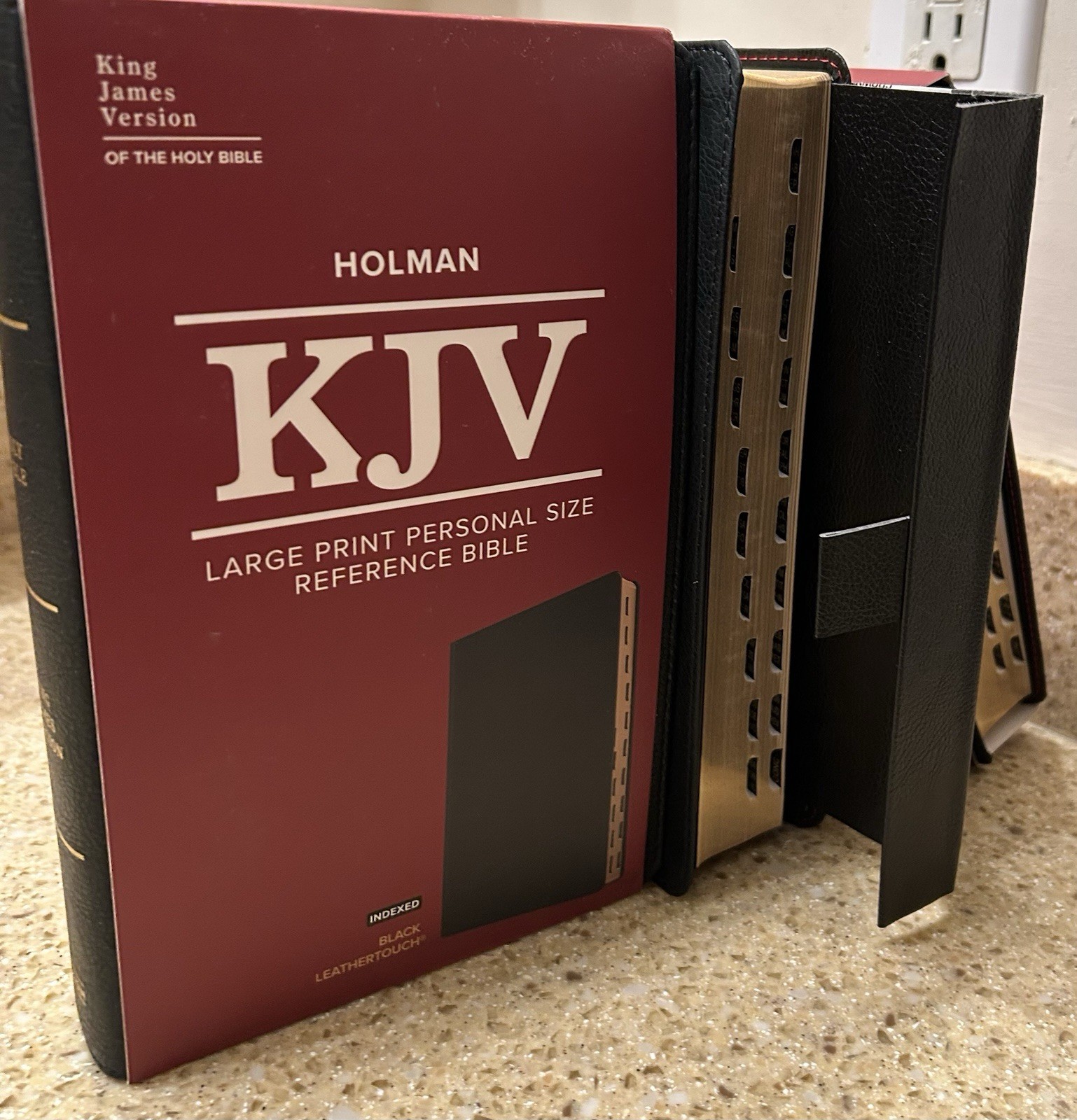 KJV MAGNETIC CLOSURE INDEXED LARGE PRINT(11.25pt) Black Leathrsft Personal Bible