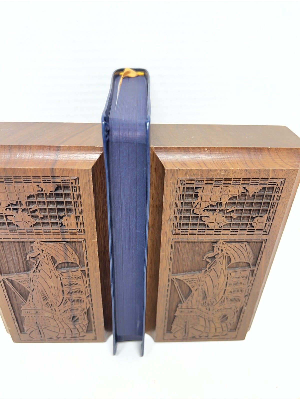 The Holy Hour Meditations For Eucharist Adoration Navy Blue Leather/Gold 2022