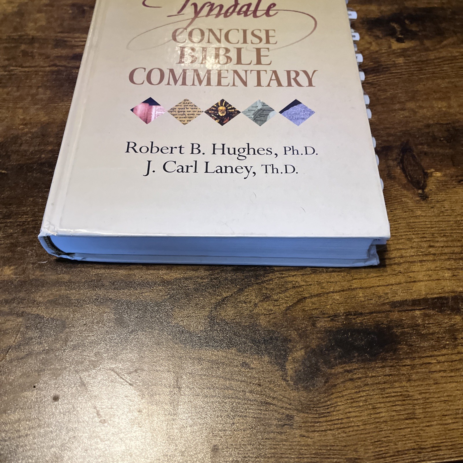 Tyndale Concise Bible Commentary by Robert B Hughes: Used