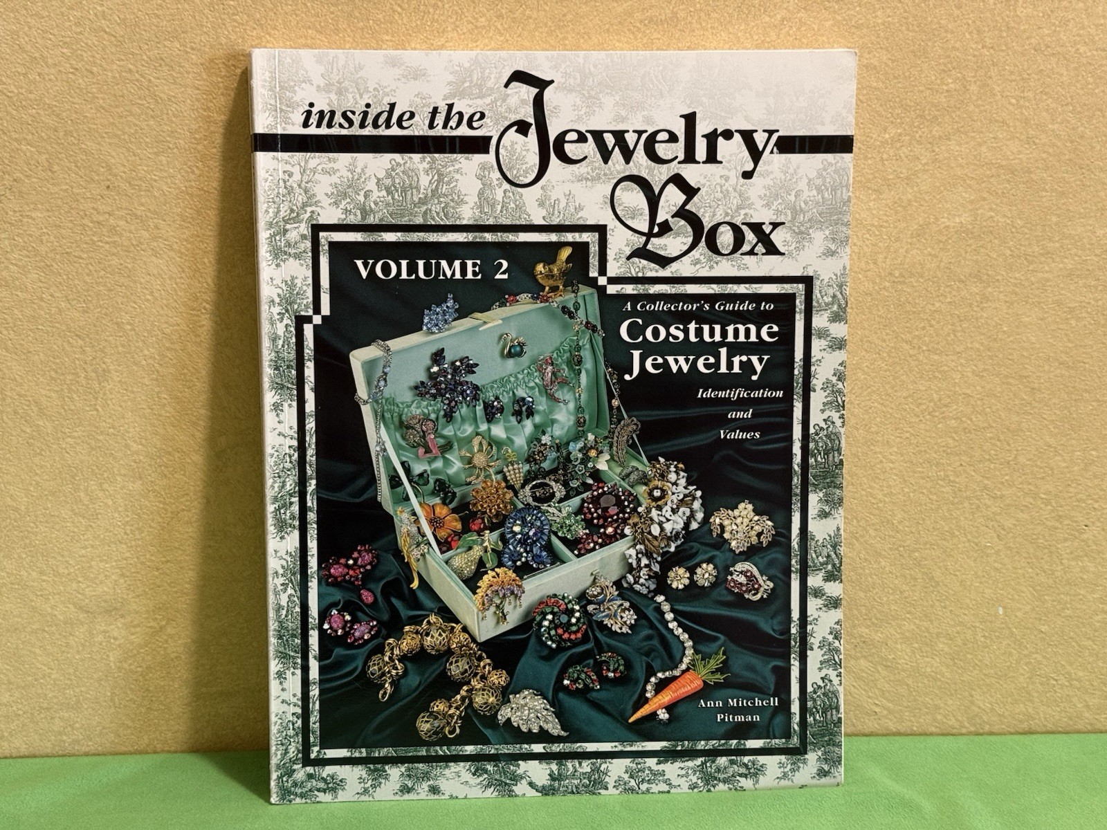 Inside the Jewelry Box, Vol. 2: A Collector’s Guide to Costume Jewelry: Identif,