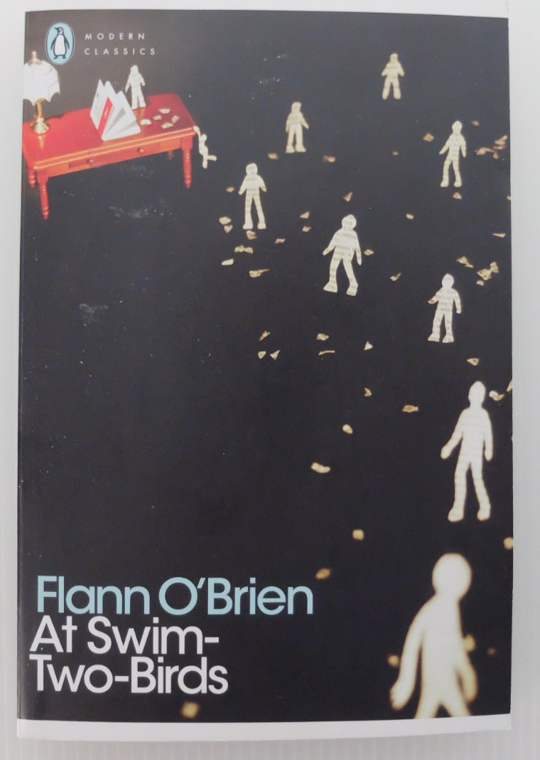 At Swim -Two -Birds (Penguin Modern Classics) by Flann Obrien(Paperback)