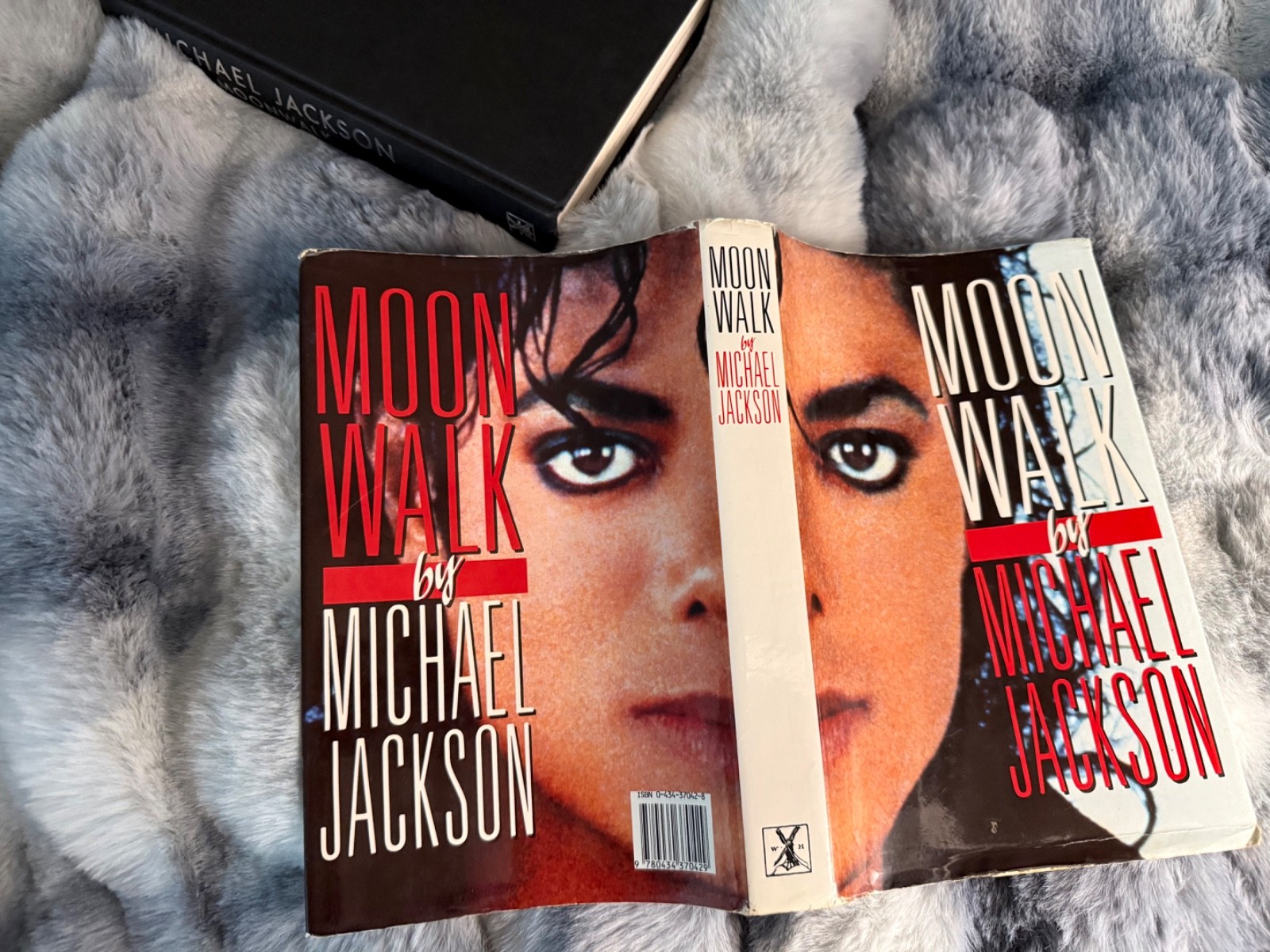 Michael Jackson Moonwalk 1988 First Edition Hardcover Dust Jacket ISBN 043437042