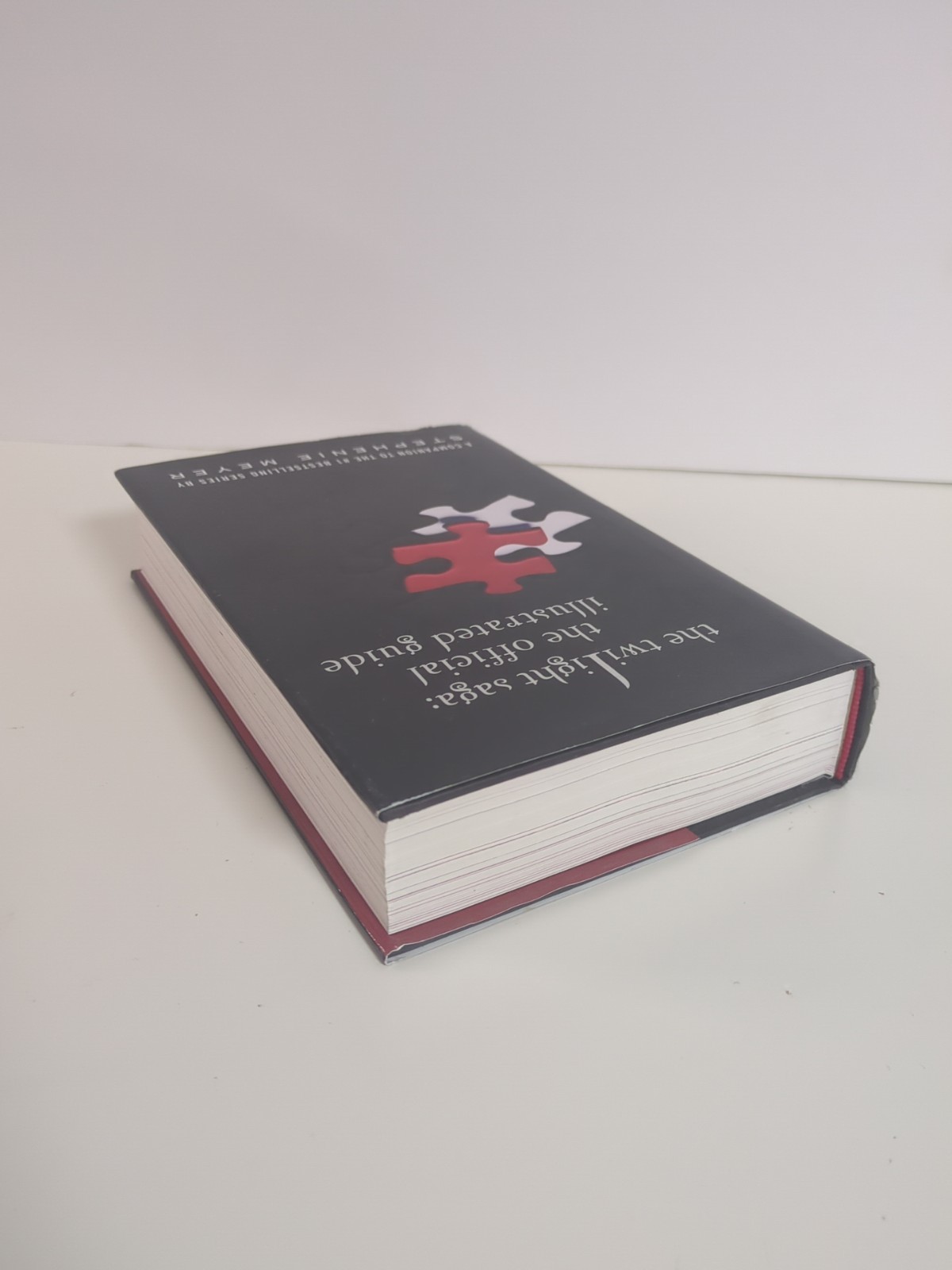 Twilight Saga Official Illustrated Guide 1st Printing HC w/ Dust Jacket Meyer
