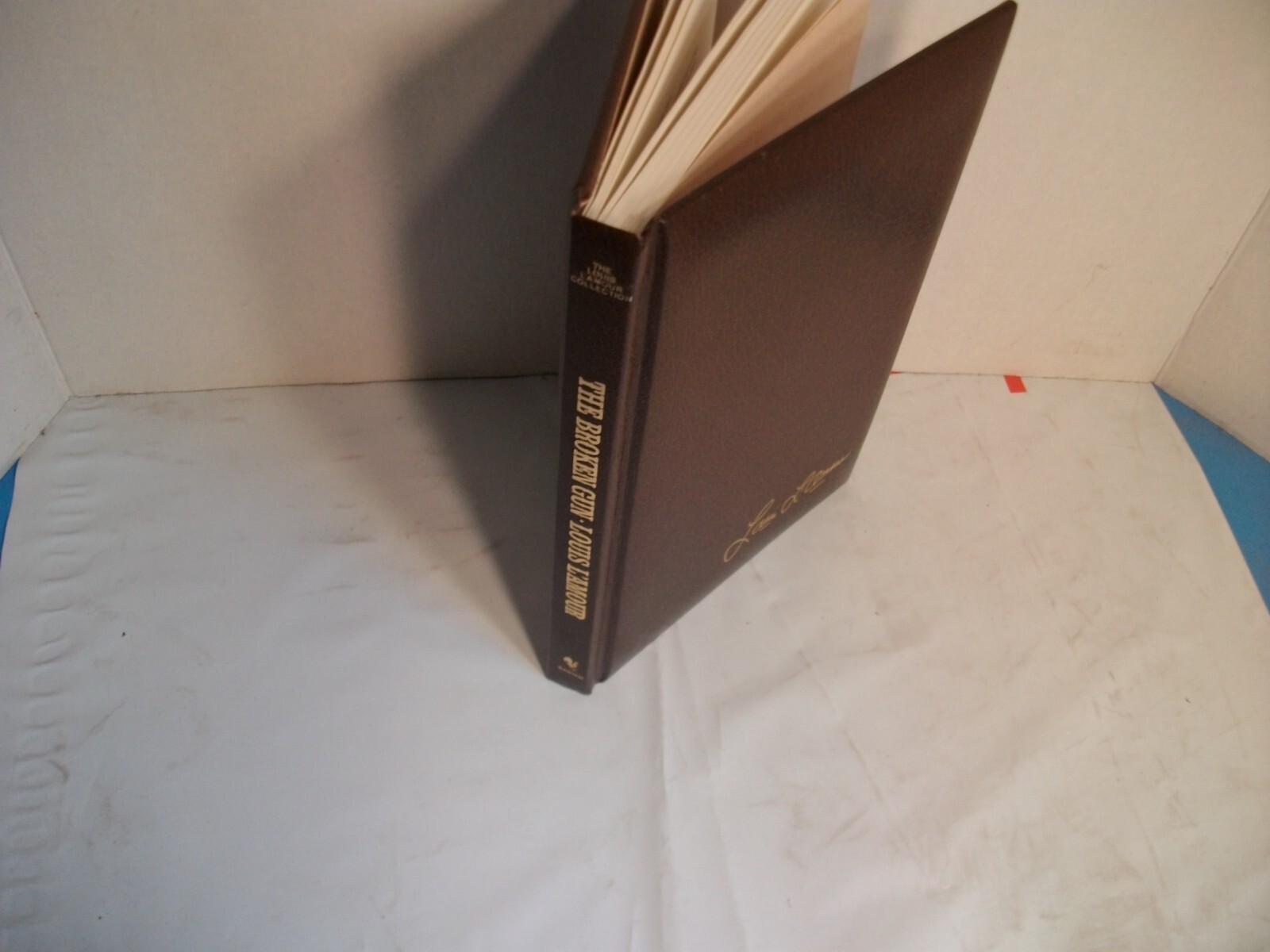 The Broken Gun, By Louis L’Amour, Leatherette Hardcover, Bantam Books, 135 pages