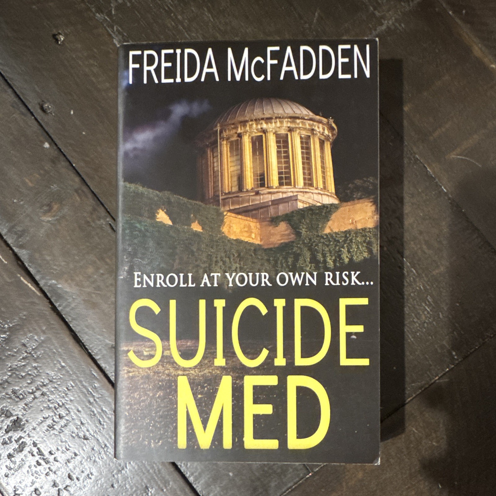Freida McFadden Suicide Med ORIGINAL 2014 OOP Rare Paperback Excellent Condition