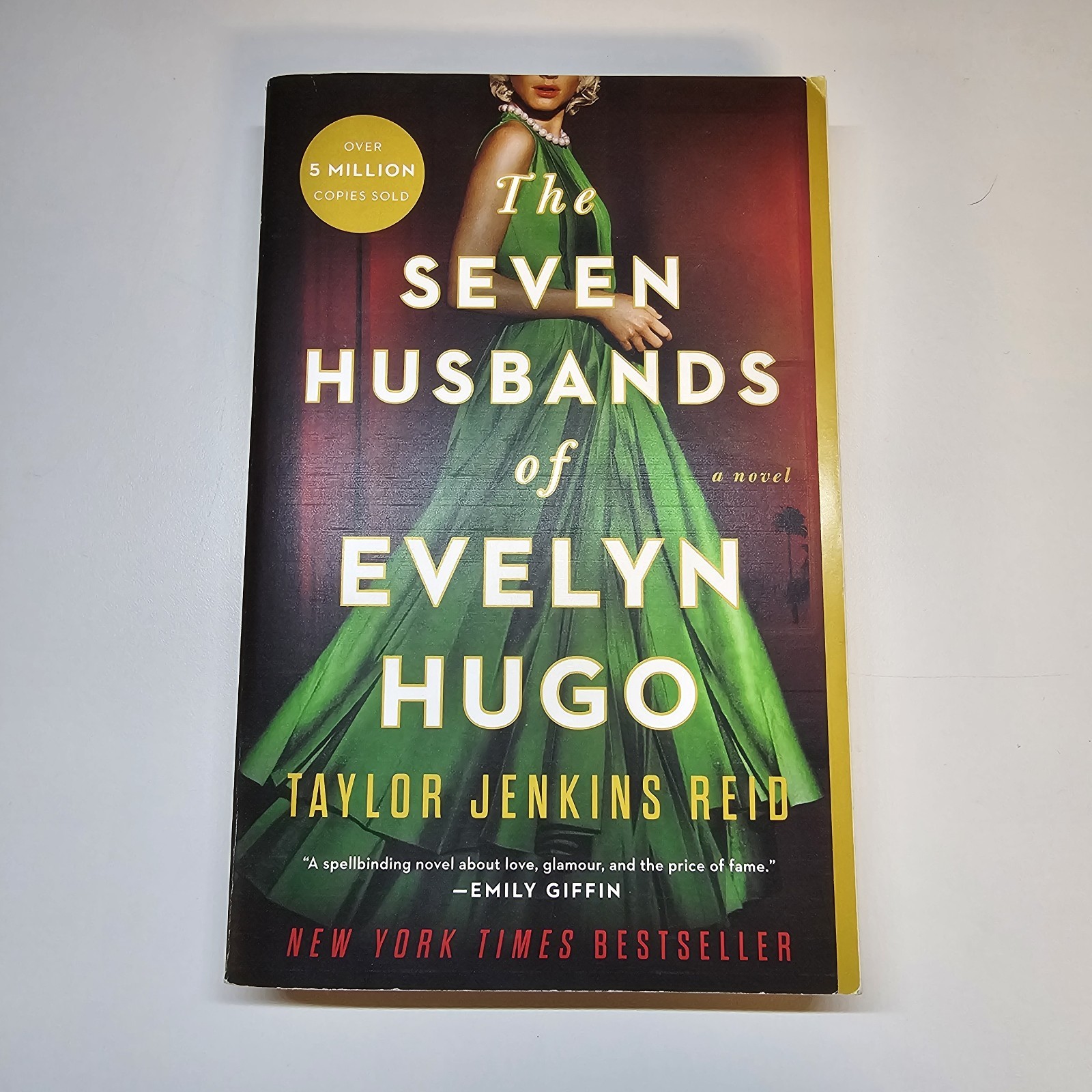 The Seven Husbands of Evelyn Hugo: A Novel – Papper Back – Good Condition