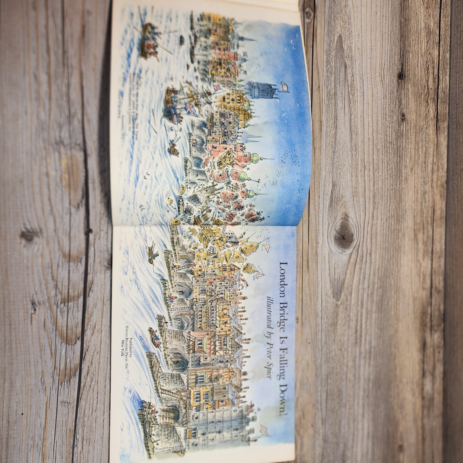 London Bridge is Falling Down! illustrated by Peter Spier (1972, Paperback)