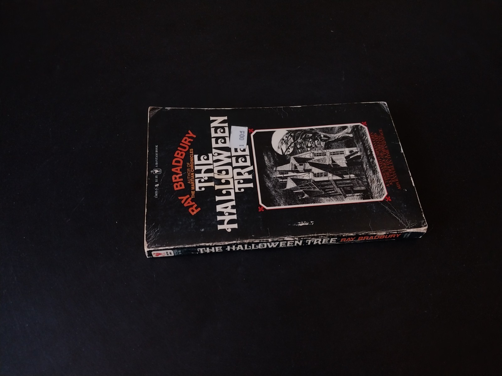 Ray Bradbury – The Halloween Tree – Bantam Books 7th printing 1979