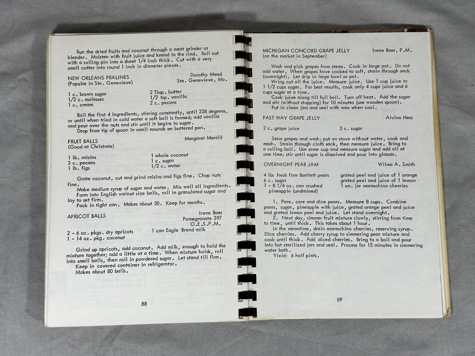 1981 Order of Eastern Star Chapter #397 Spiral Recipe Book Pomegranate Cookery