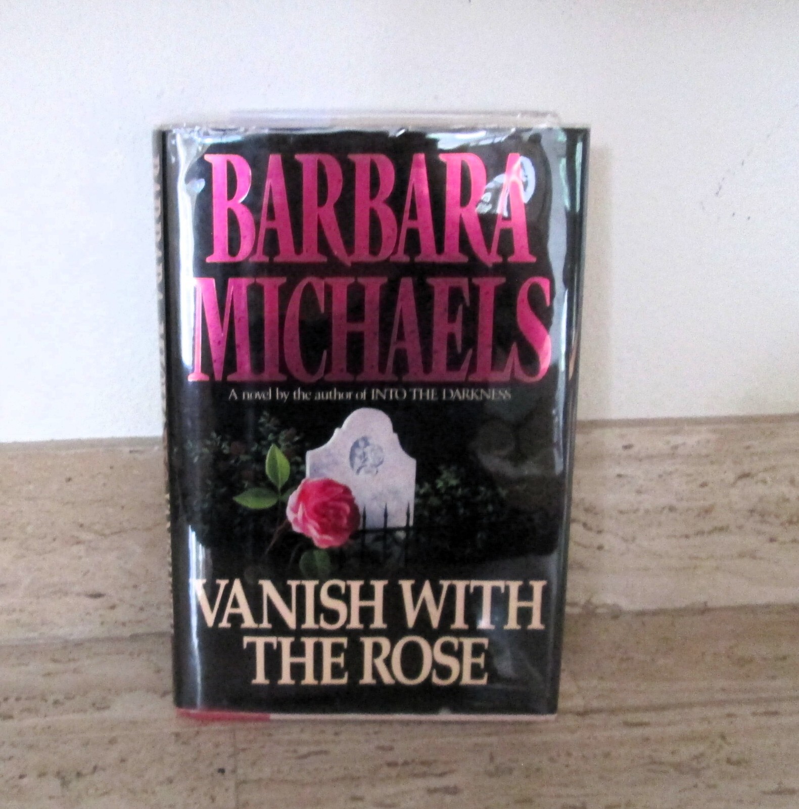 Vanish With The Rose [Hardcover] Barbara Michaels
