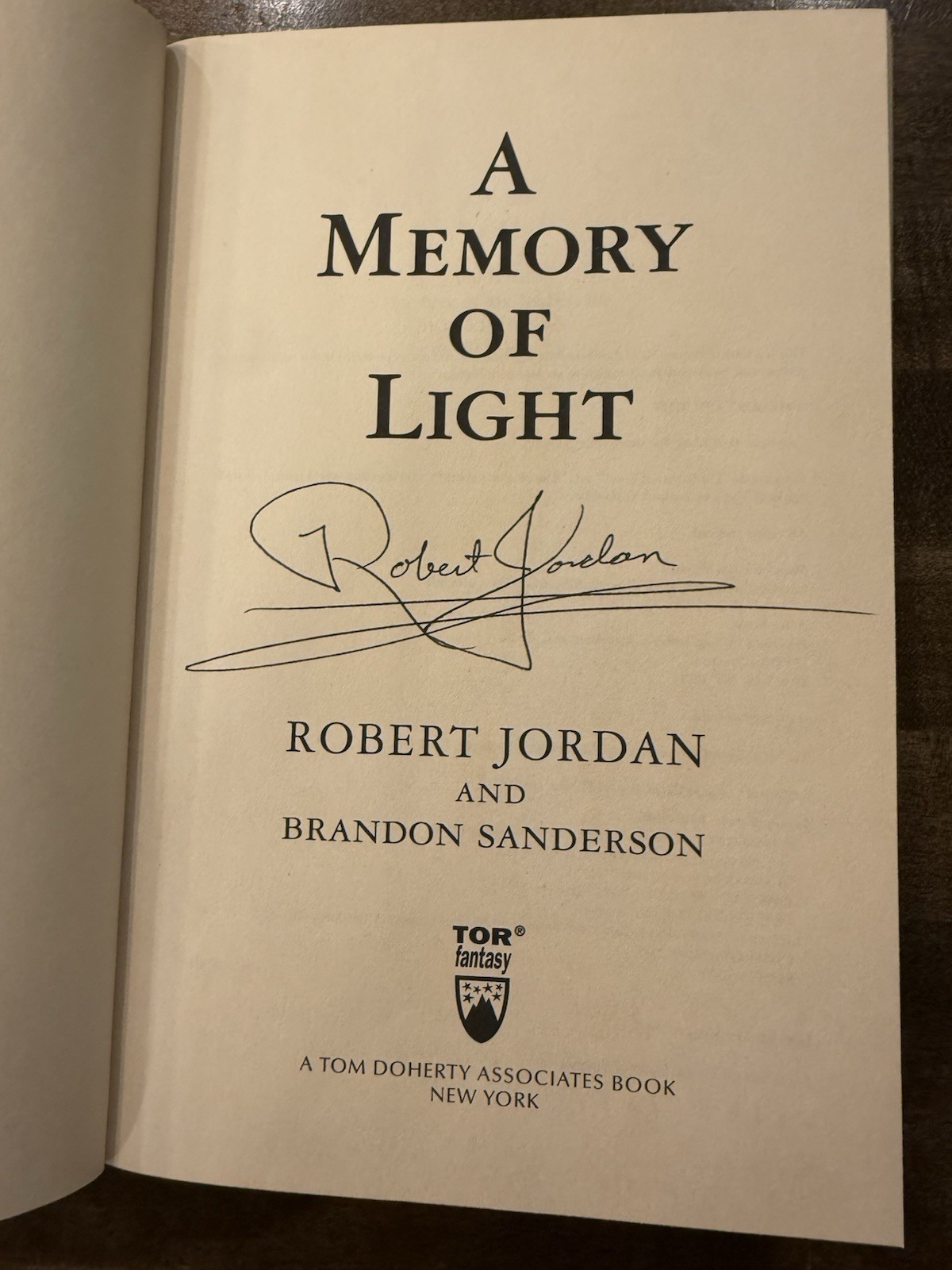 Robert Jordan & Brandon Sanderson A Memory of Light Hardcover Autographed 1st Ed
