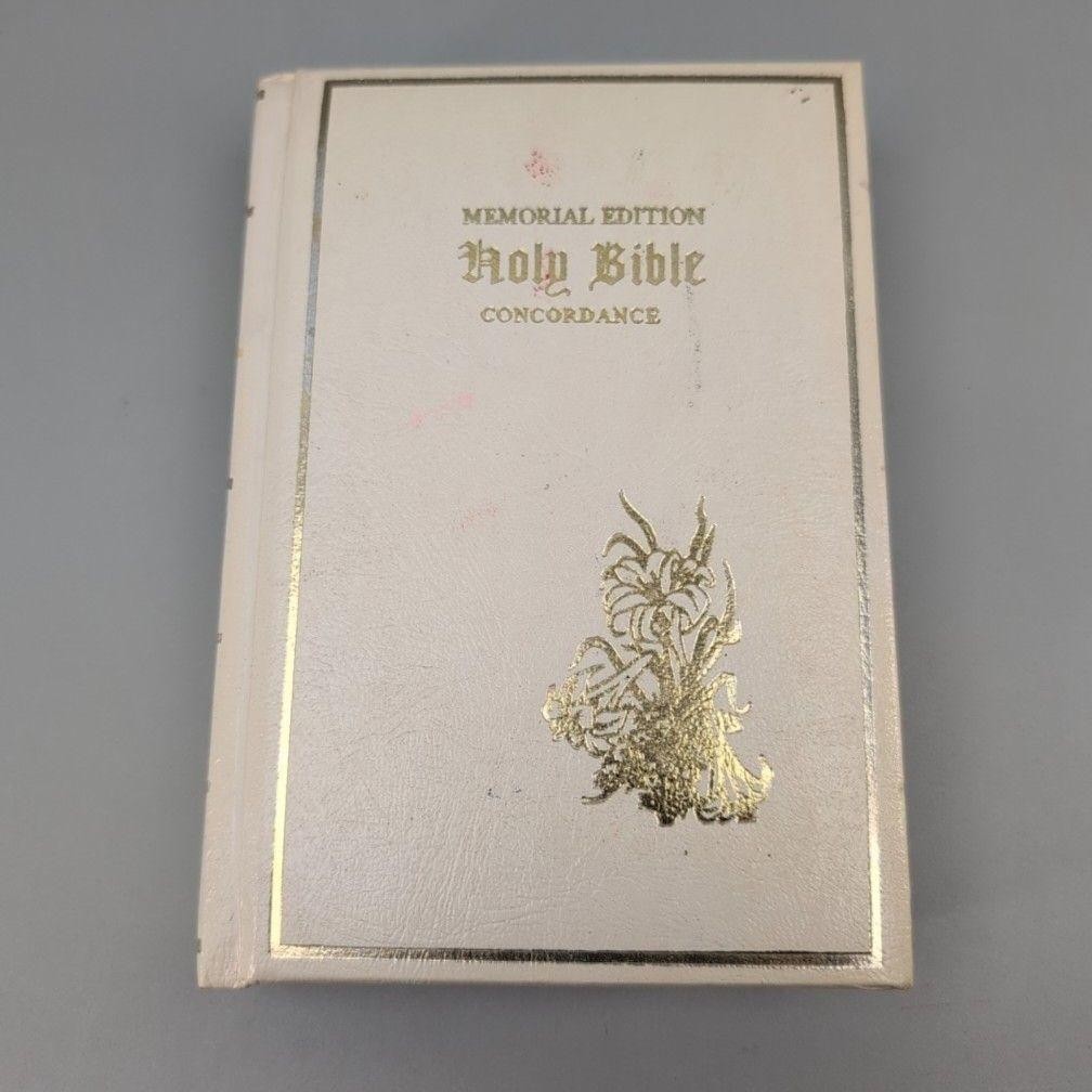 Vintage Memorial Holy Bible Concordance HC White/Gold Illustrated 1976 USA