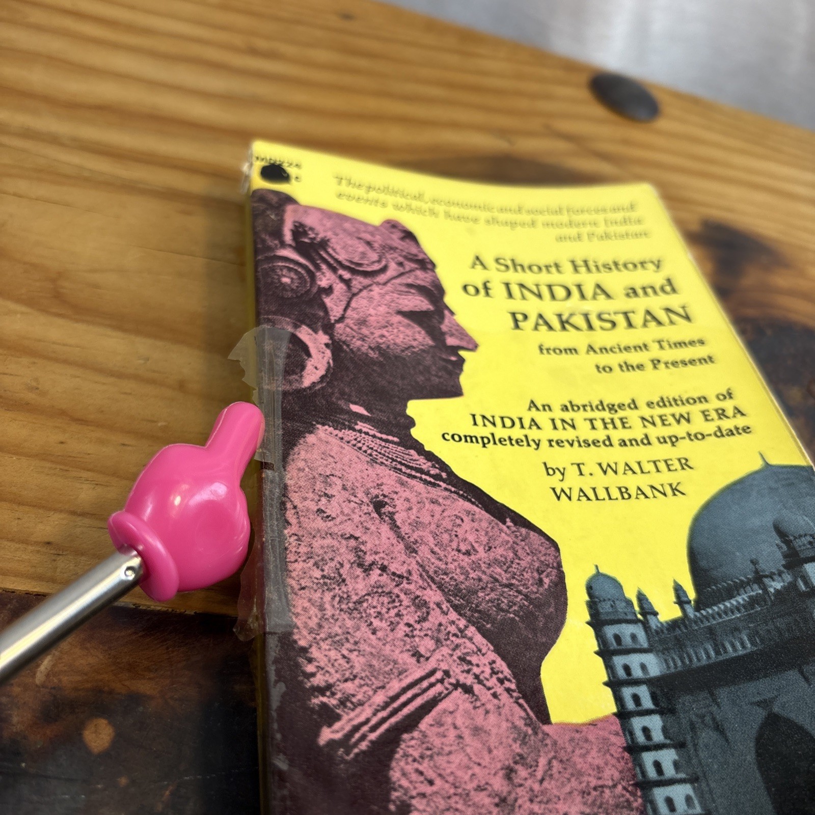 A SHORT HISTORY OF INDIA AND PAKISTAN T. Walter Wallbank 1958 Mentor paperback