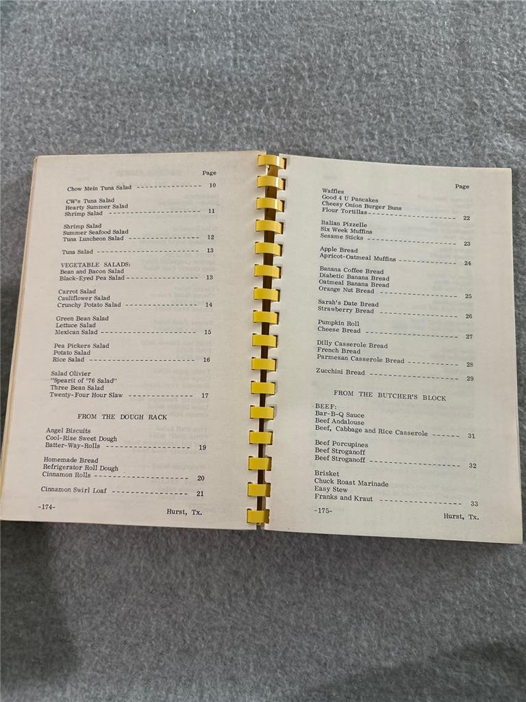1978 Kitchen Keepsakes St Paul United Methodist Church Cookbook Hurst Texas