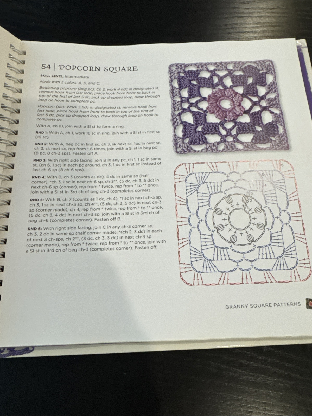 The Granny Square Book: Timeless Techniques and Fresh Ideas CROCHETING SQUARES