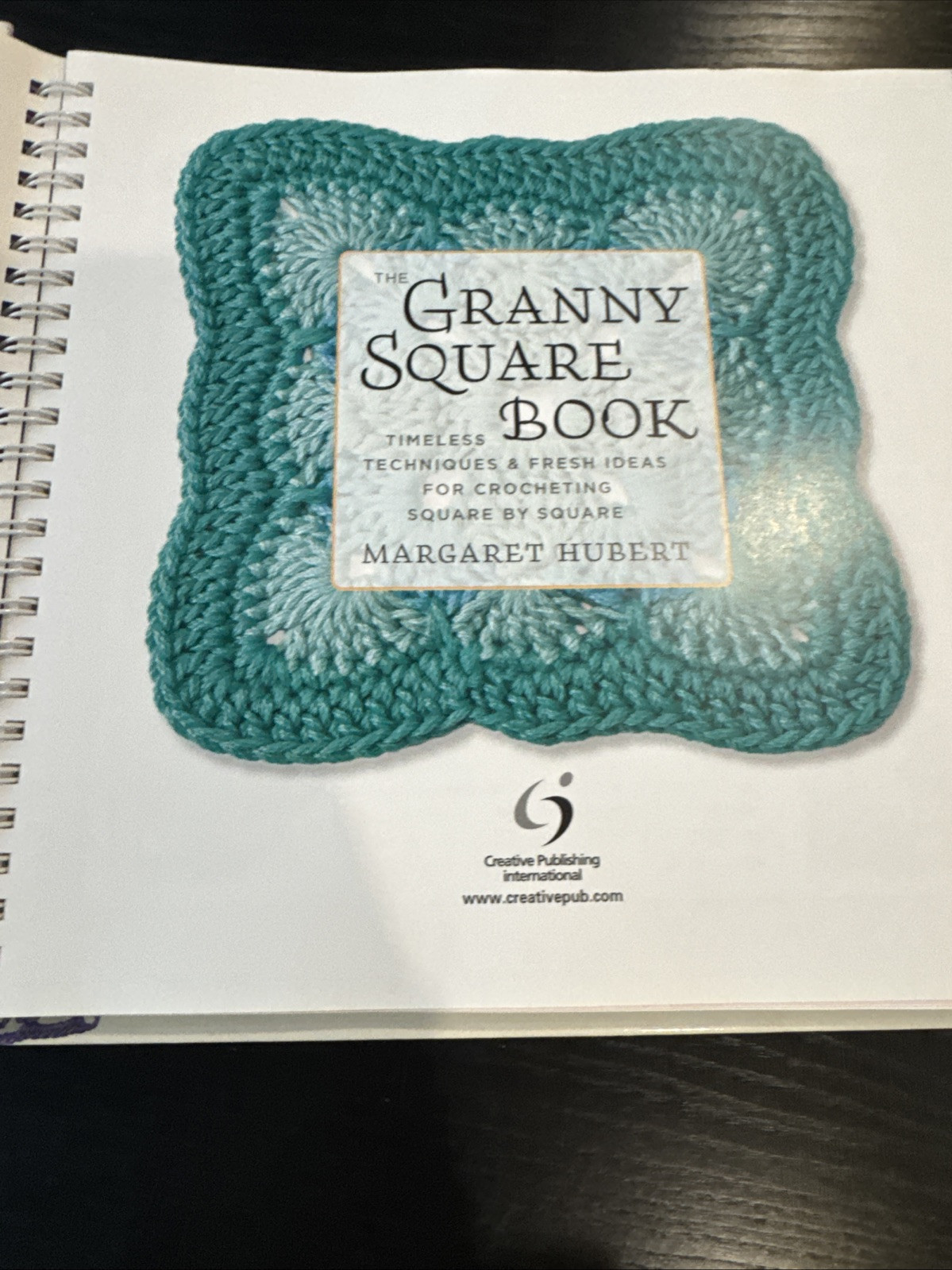 The Granny Square Book: Timeless Techniques and Fresh Ideas CROCHETING SQUARES