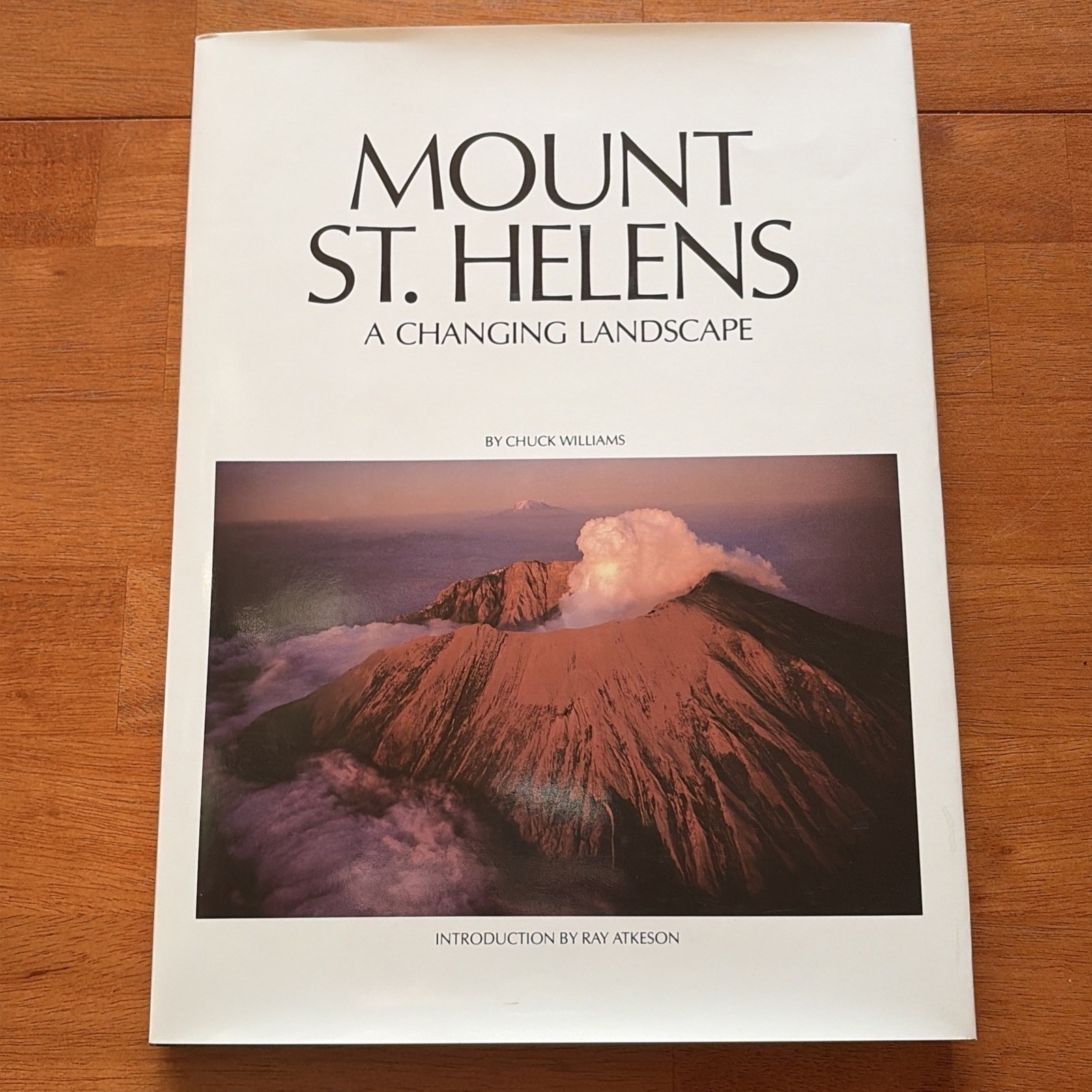 Mount St. Helens: A Changing Landscape by Chuck Williams And Ray Atkeson