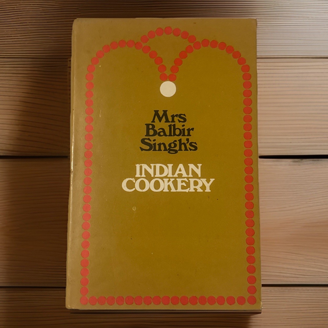 Mrs Balbir Singh’s RARE Indian Cookery Singh HC/DJ 1969 London SEE PICTURES! 🔥