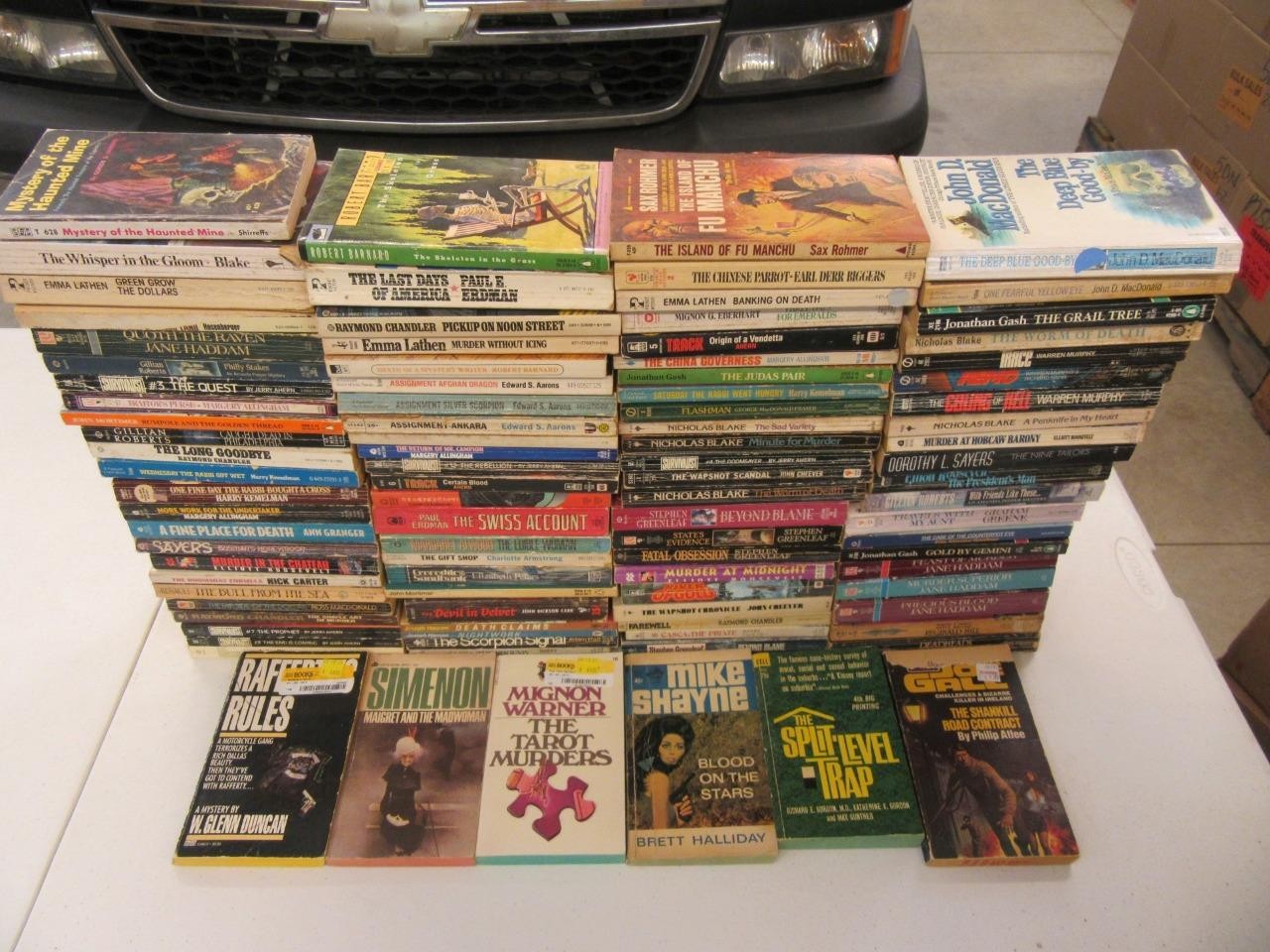HUGE Lot (97) VINTAGE MYSTERY Books EBERHART BARRY SADLER CASCA RAYMOND CHANDLER