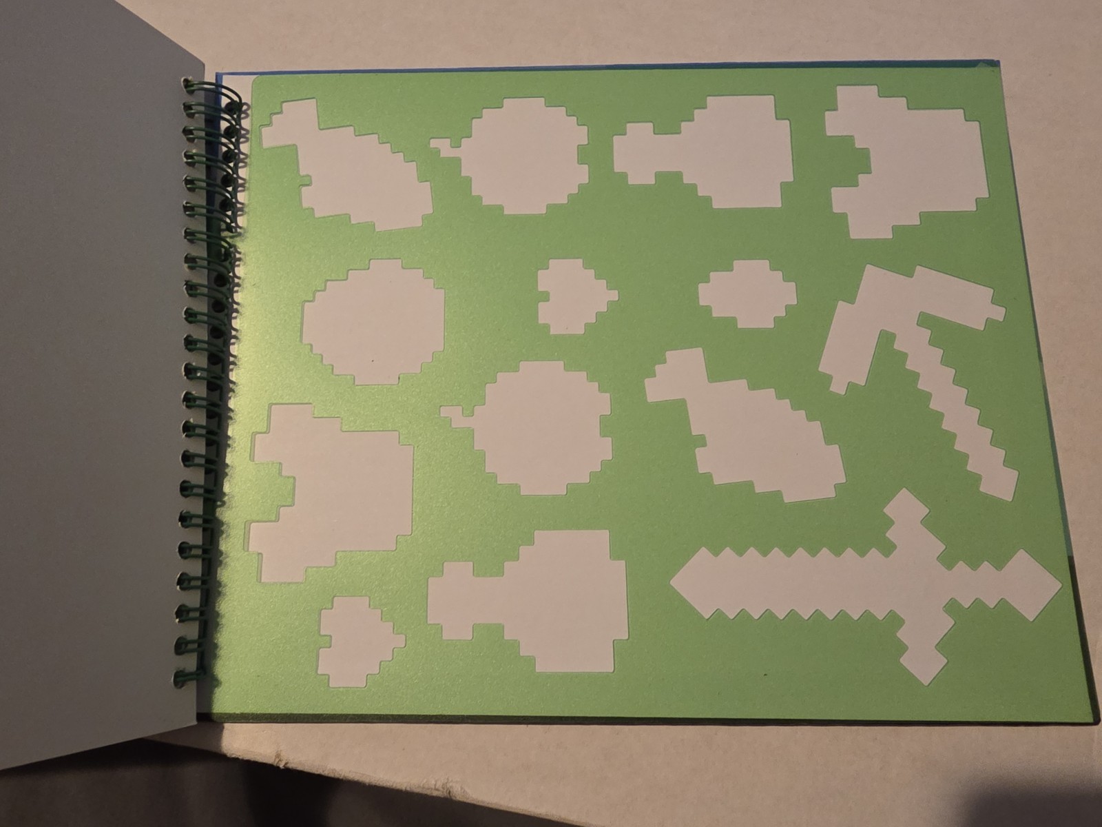 MINECRAFT Amazing Activity Sketchbook 2023 Mojang 437 Stickers Stencil Scratch