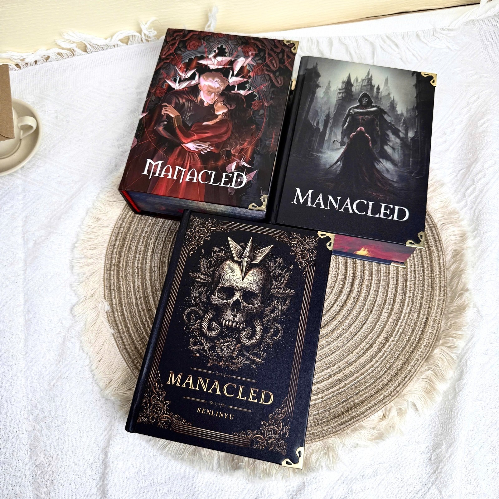 Manacled SenLinYu Special Edition Hardcover Book Pick Cover Sprayed Edges