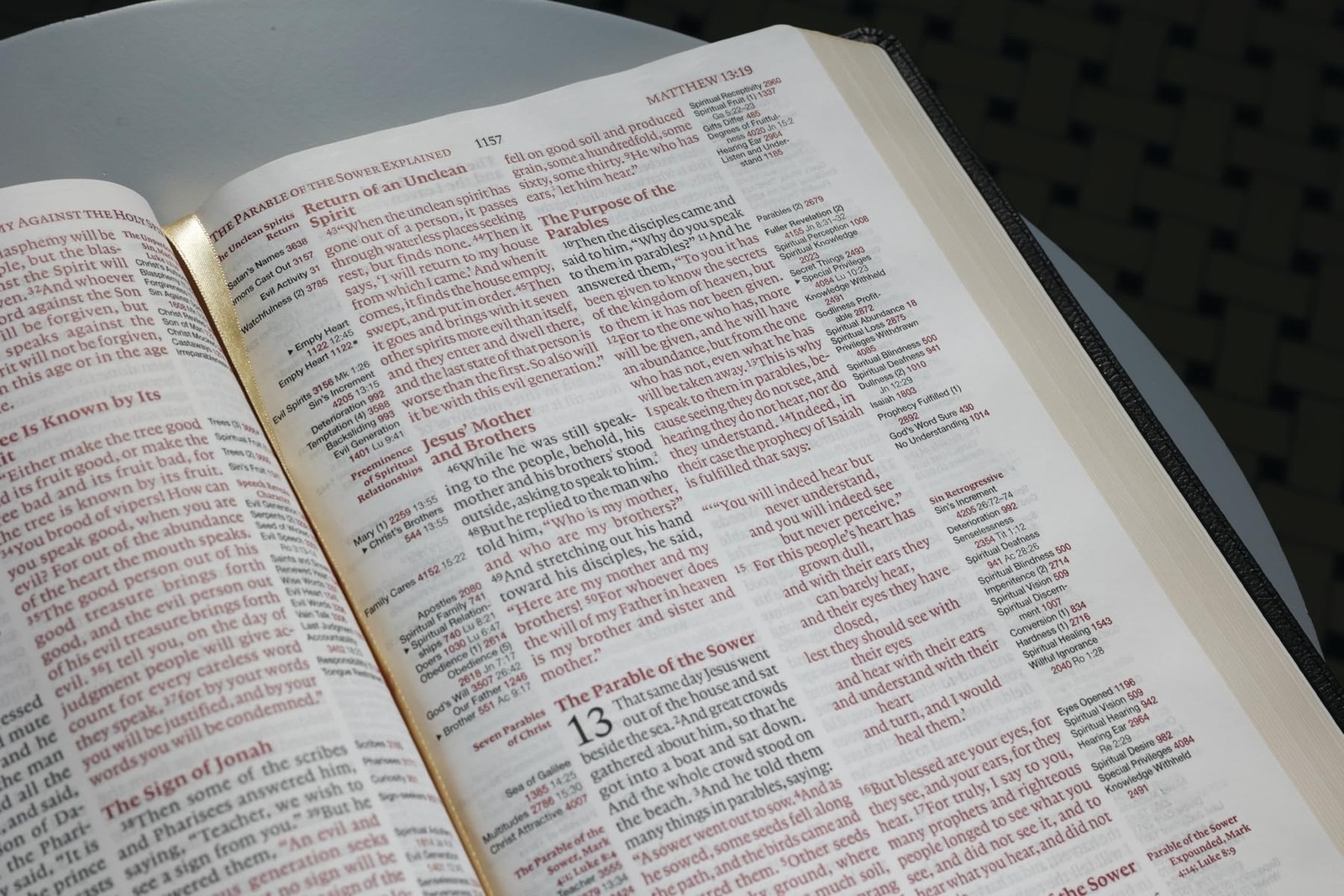 ESV, Thompson Chain-Reference Bible, Large Print, Leathersoft, Black, Red Let…