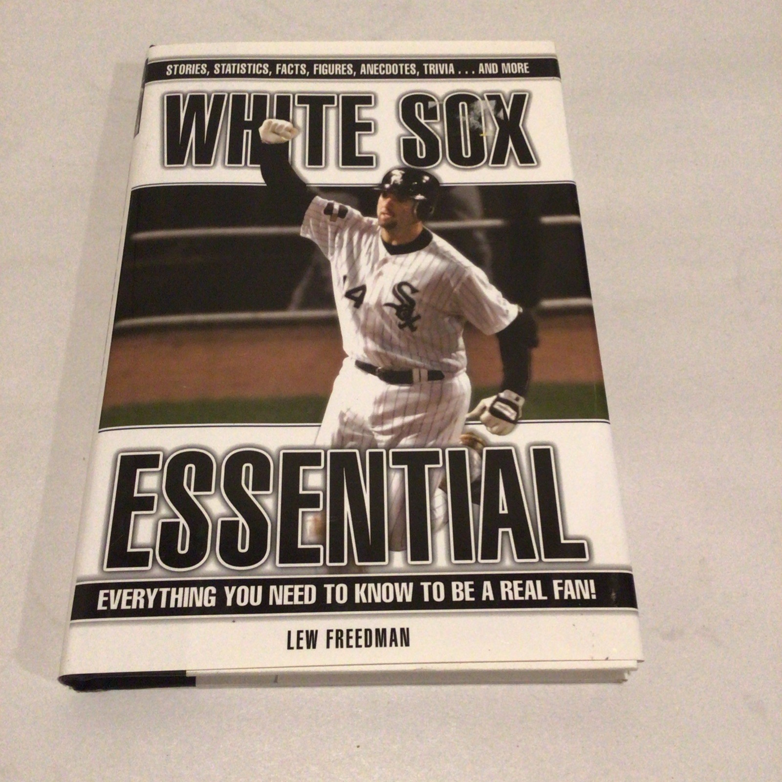 White Sox Essential : Everything You Need to Know to Be a Real Fan! by Lew…