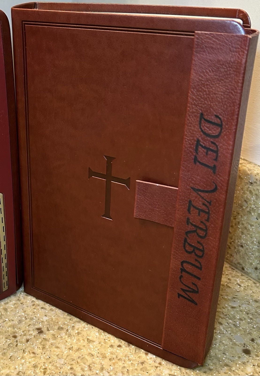 KJV MAGNETIC CLOSURE LARGE PRINT(11.25pt) Personal Sz Leathersoft Bible ENGRAVED