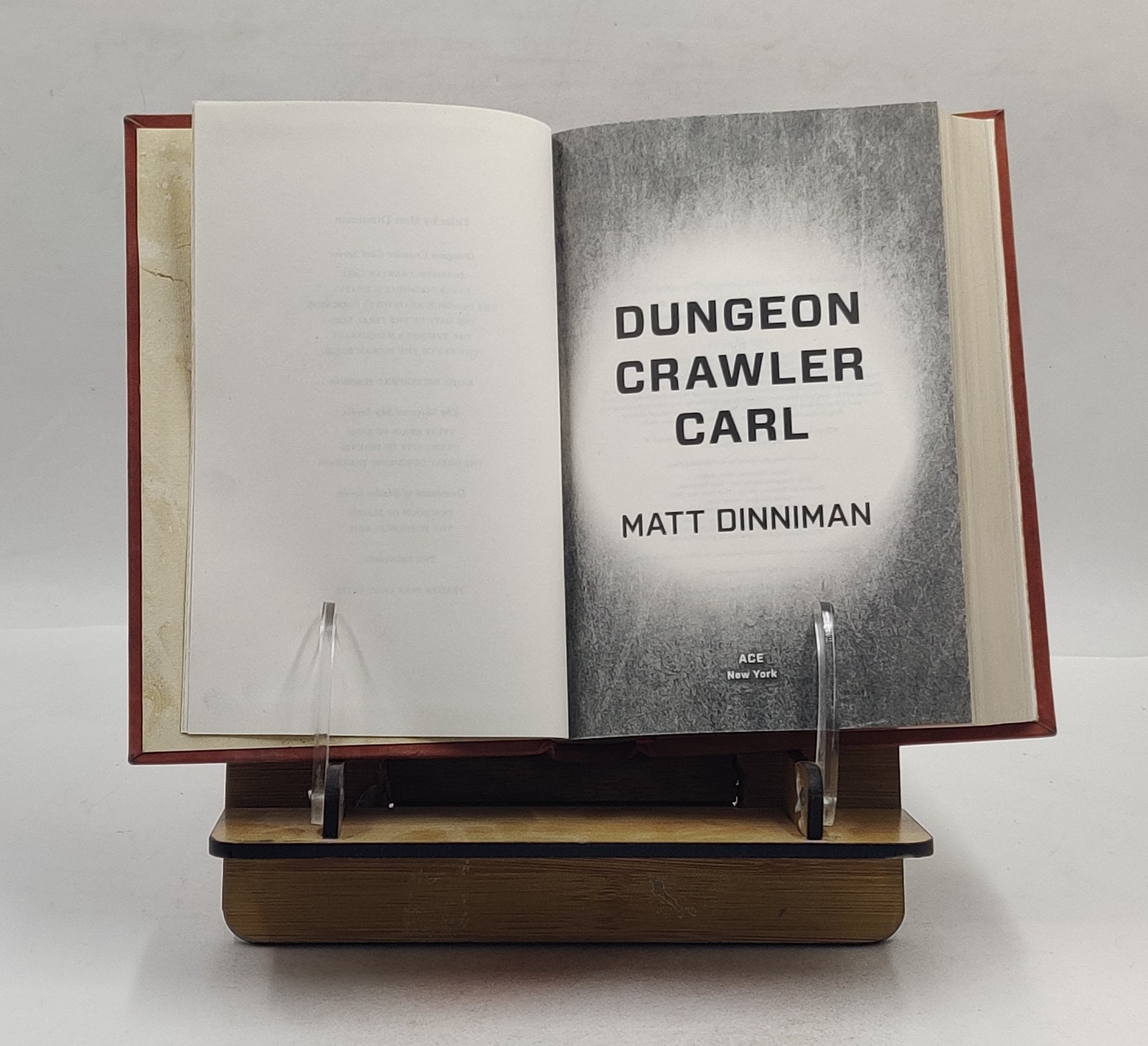 Dungeon Crawler Carl by Dinniman, Matt [Royal Edition]