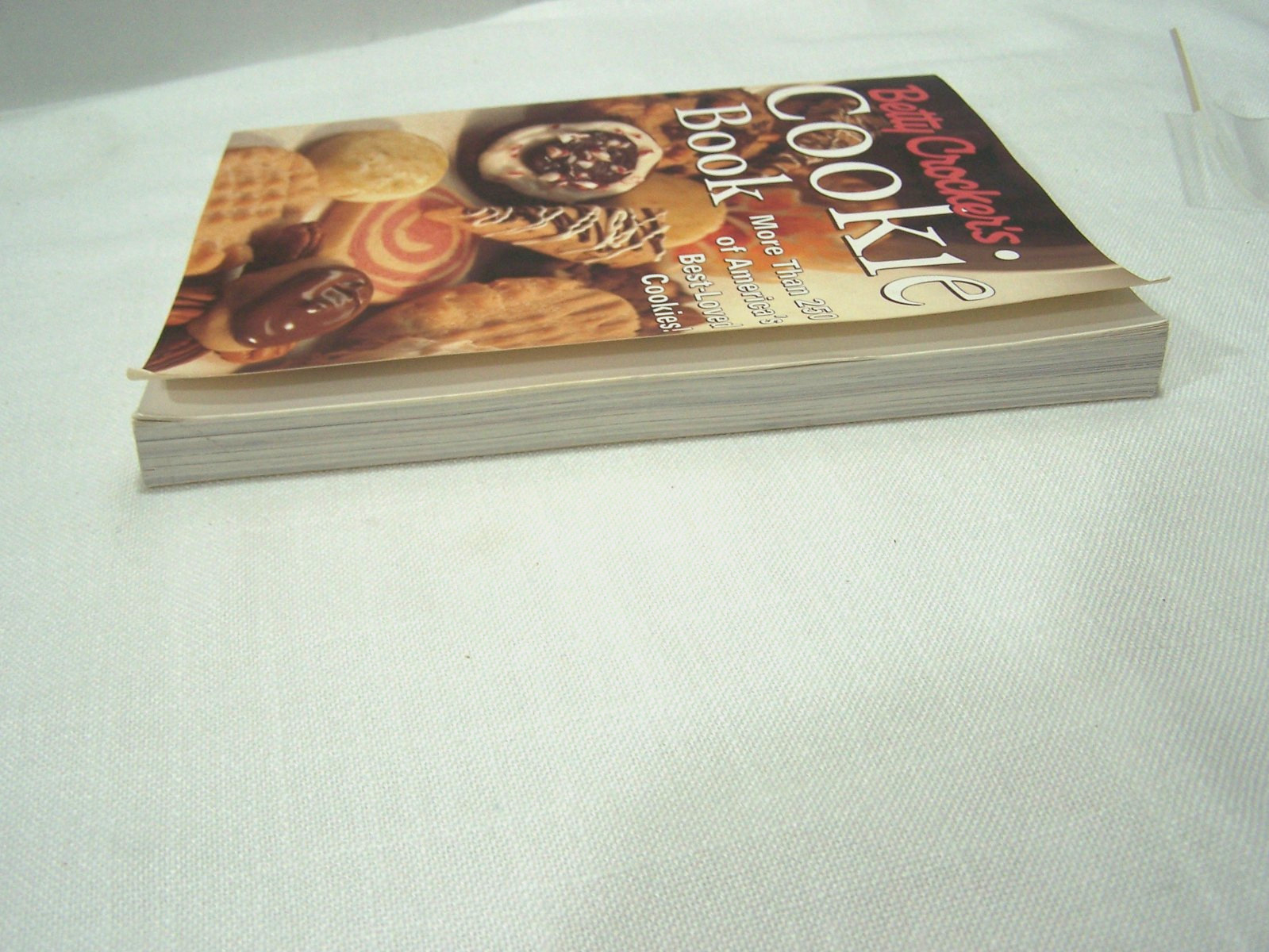 Betty Crockers Cookie Book Cookbook 1st Edition 1999 Macmillian Excellent