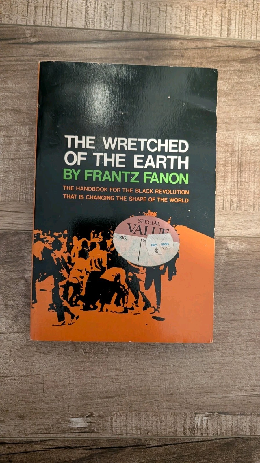 The Wretched of the Earth by Frantz Fanon | 1991 Evergreen / Grove Press PB