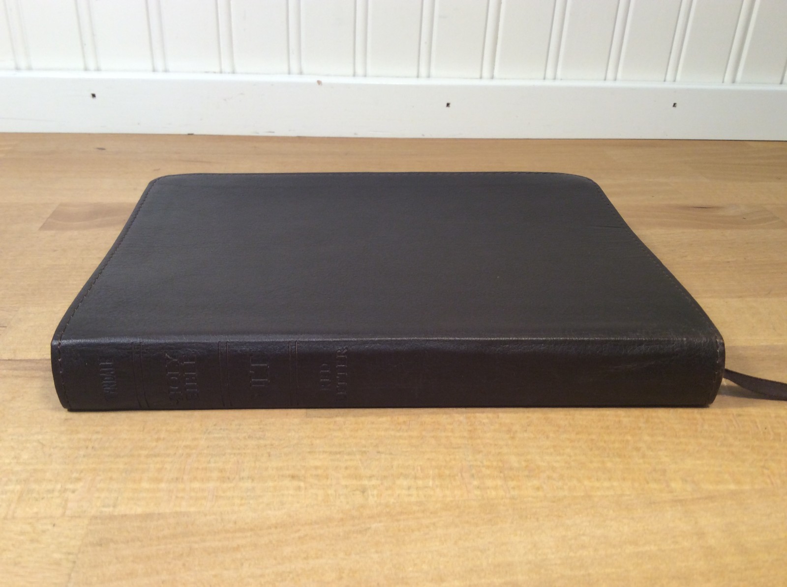 Holy Bible Slimline Reference Edition, New Living Translation, NLT, Tyndale