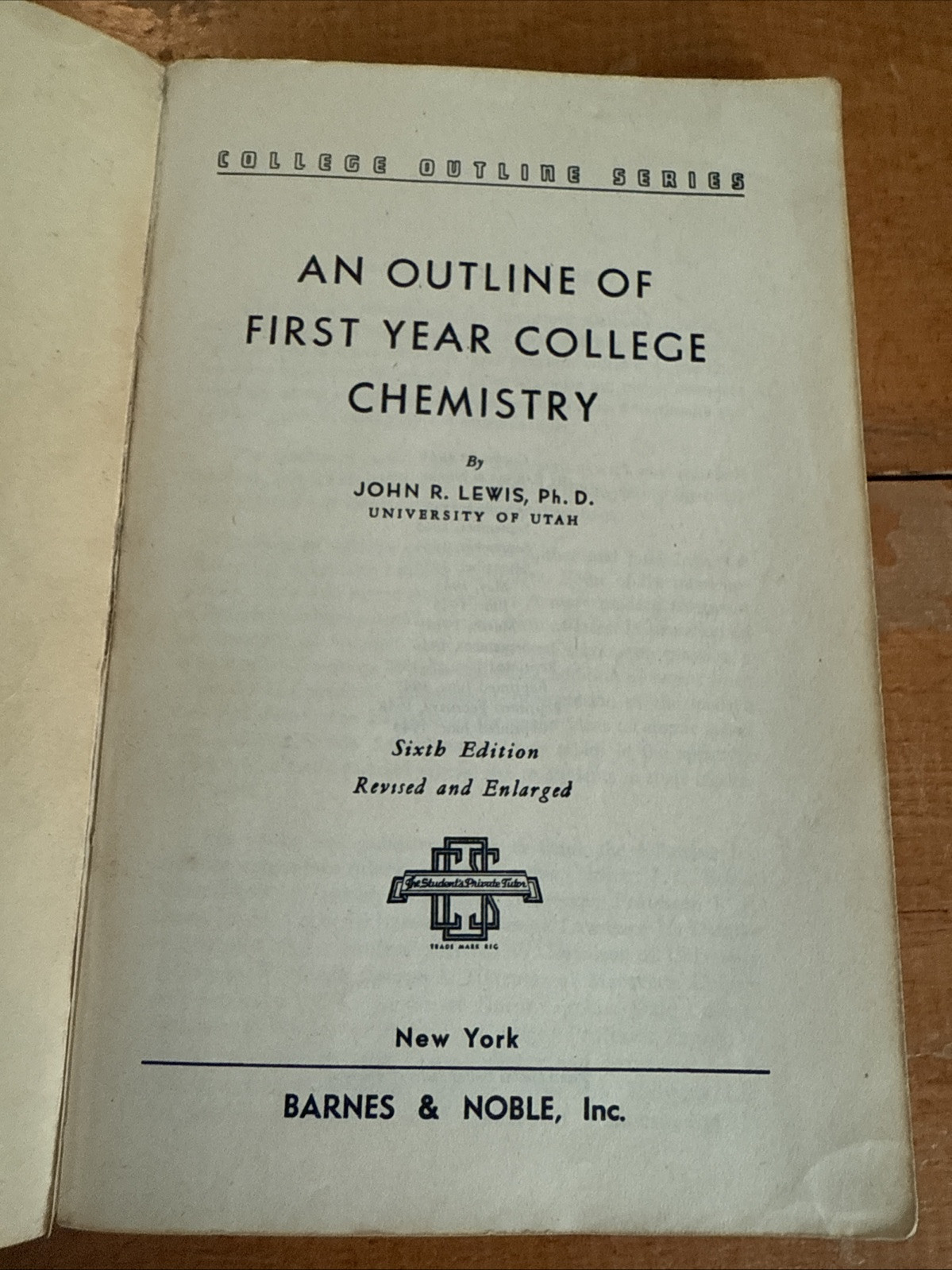 An Outline of First Year College Chemistry by Barnes & Noble (PB, 1945) 6th Ed.
