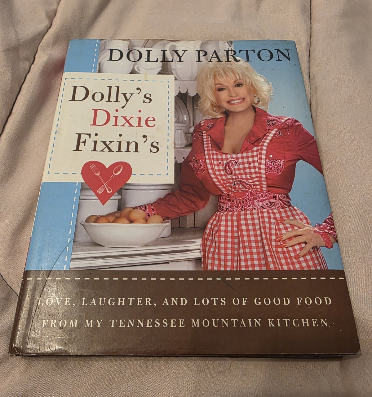 Dolly Parton Dolly’s Dixie Fixin’s Hardcover Cookbook w/ Dust Jacket Viking