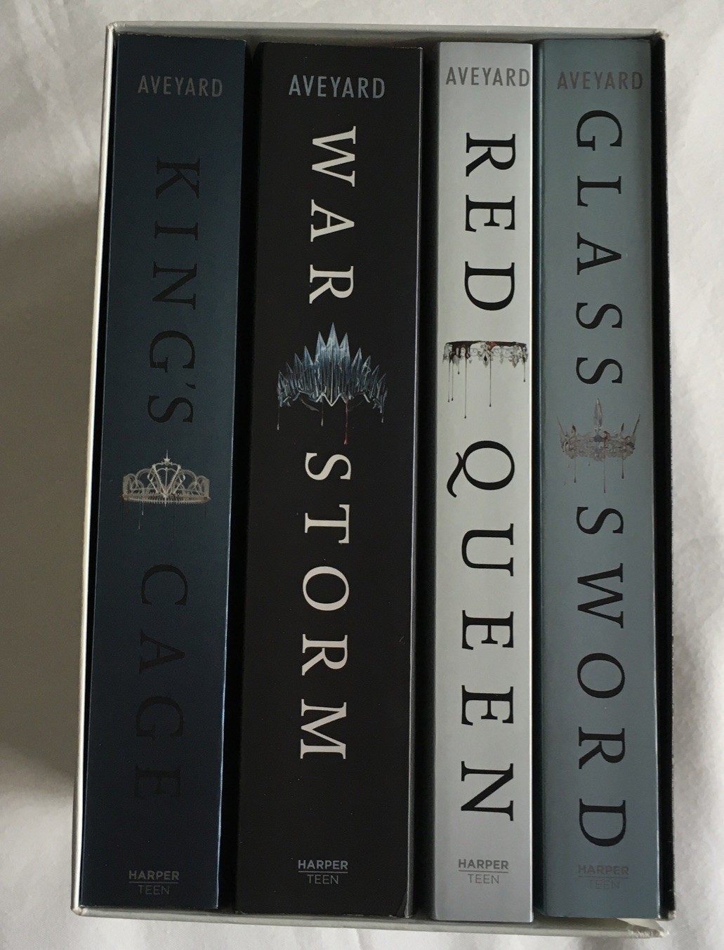 Red Queen 4Paperback Box Set: Red Queen Glass Sword King’s Cage War Strorm