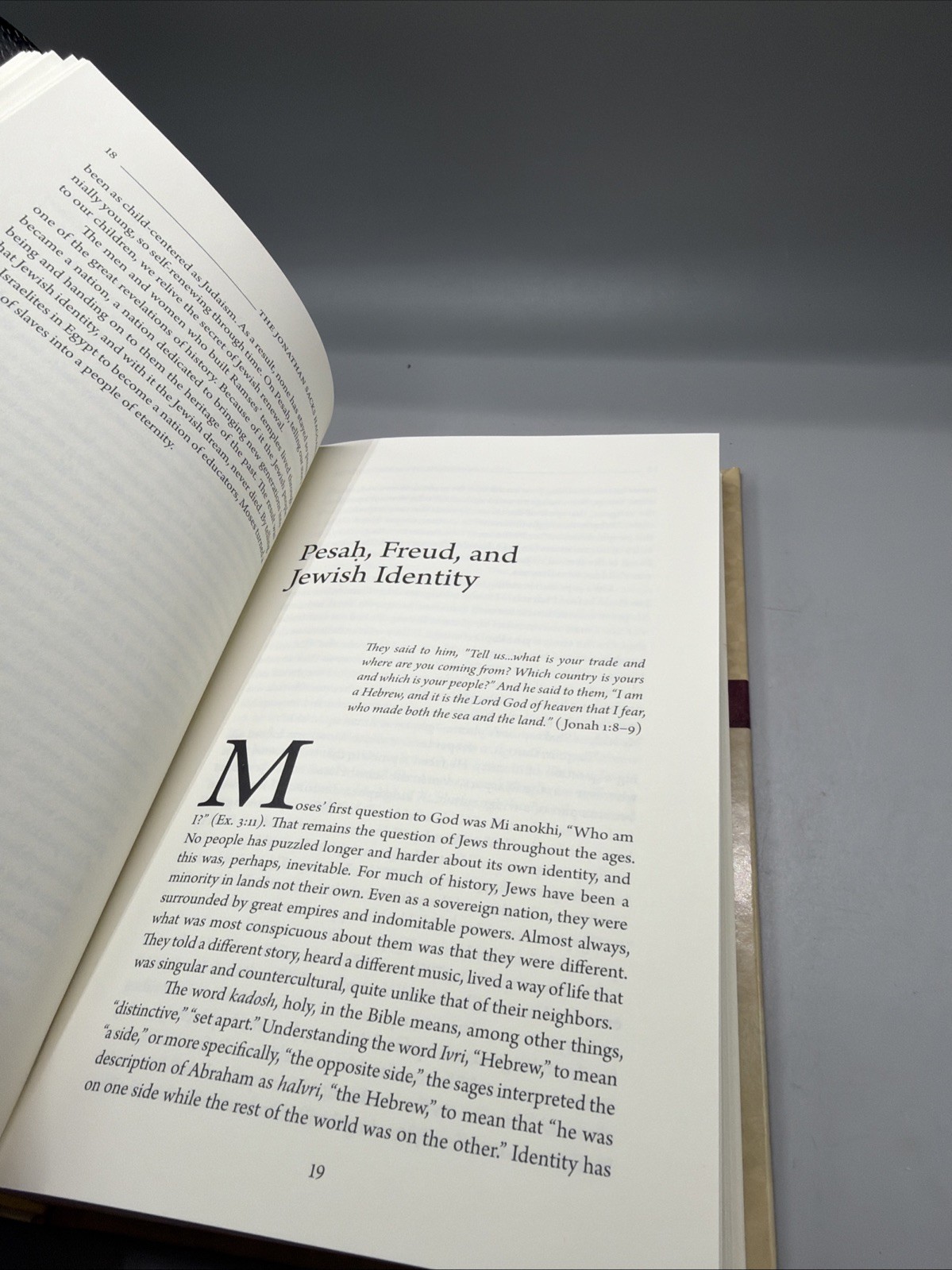 The Jonathan Sacks Haggada: The Applbaum Edition HC