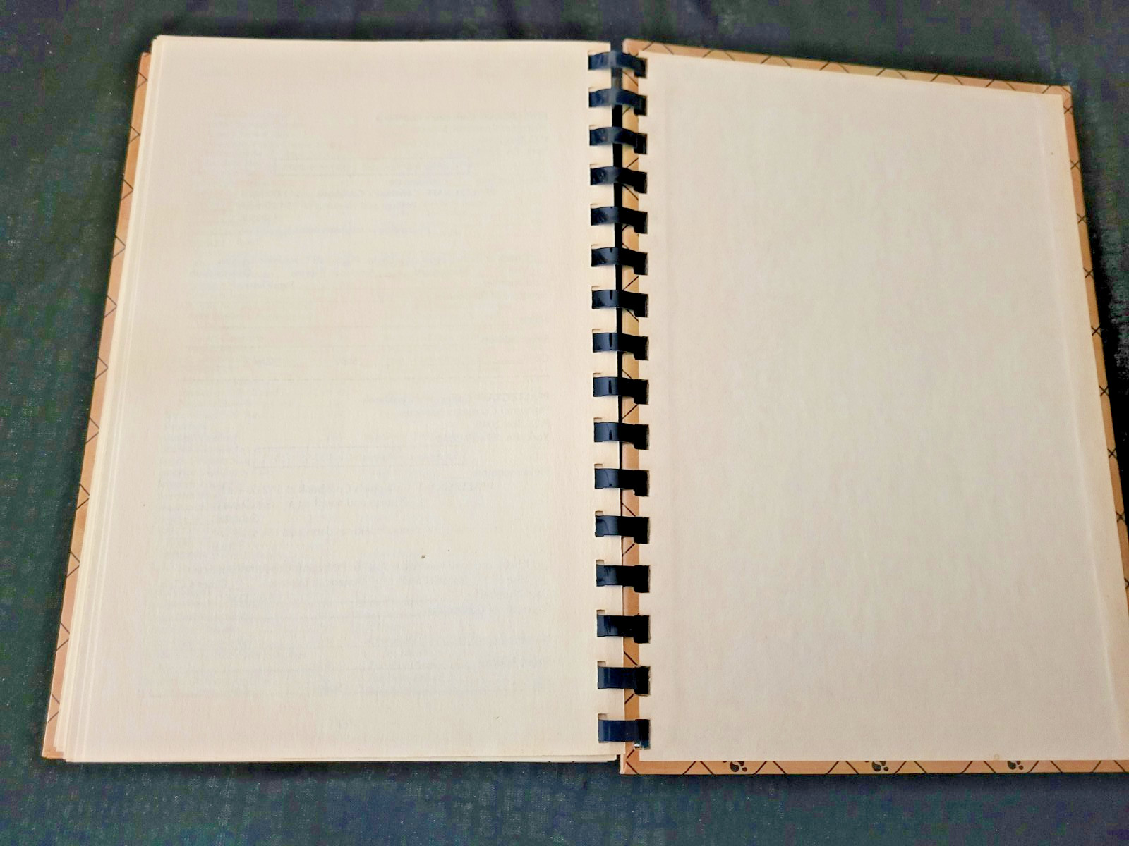 1990-PFALTZGRAFF-COLLETOR’S COOKBOOK-SPIRAL BOUND-HC-196 PAGES