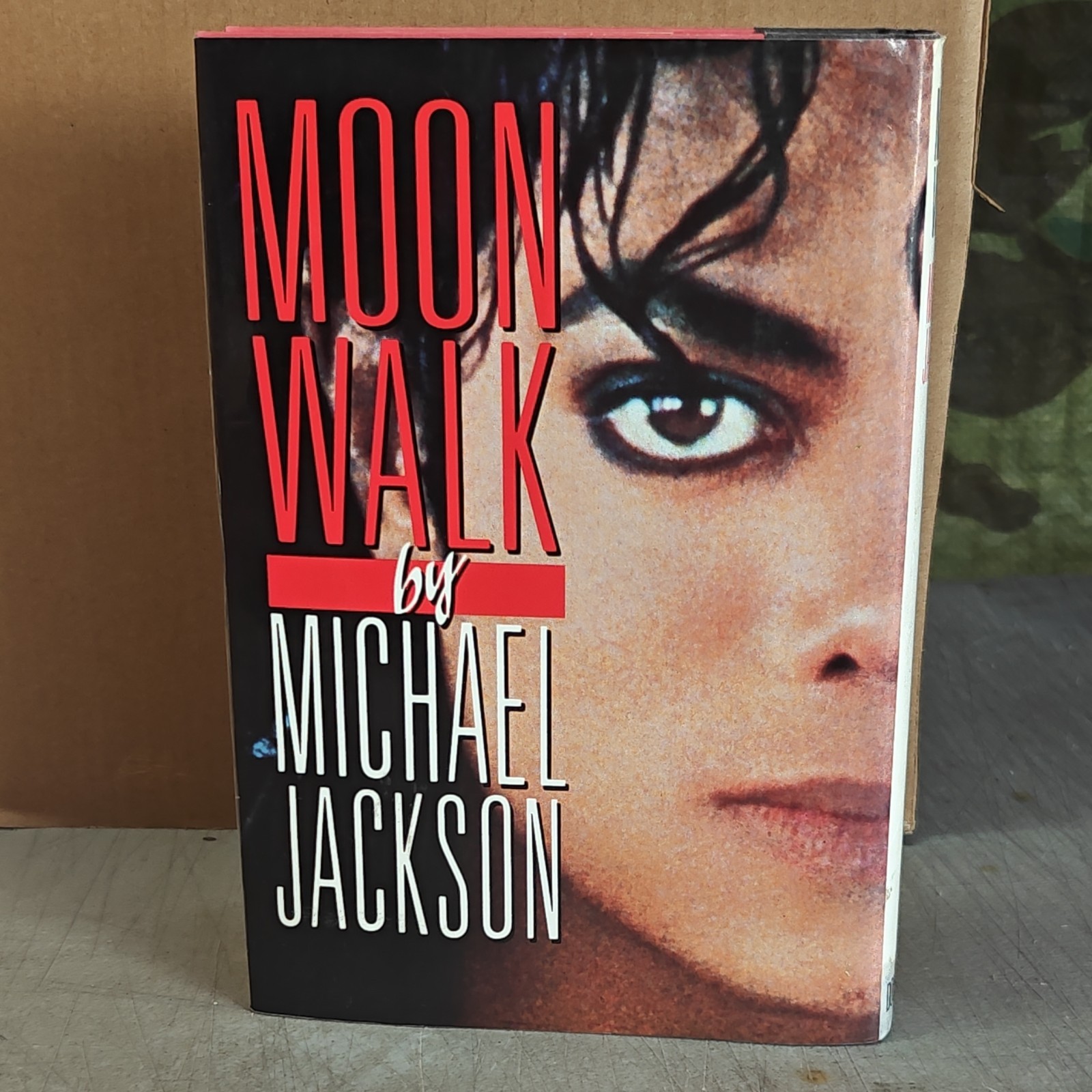 Moon Walk by Michael Jackson first edition signed Book